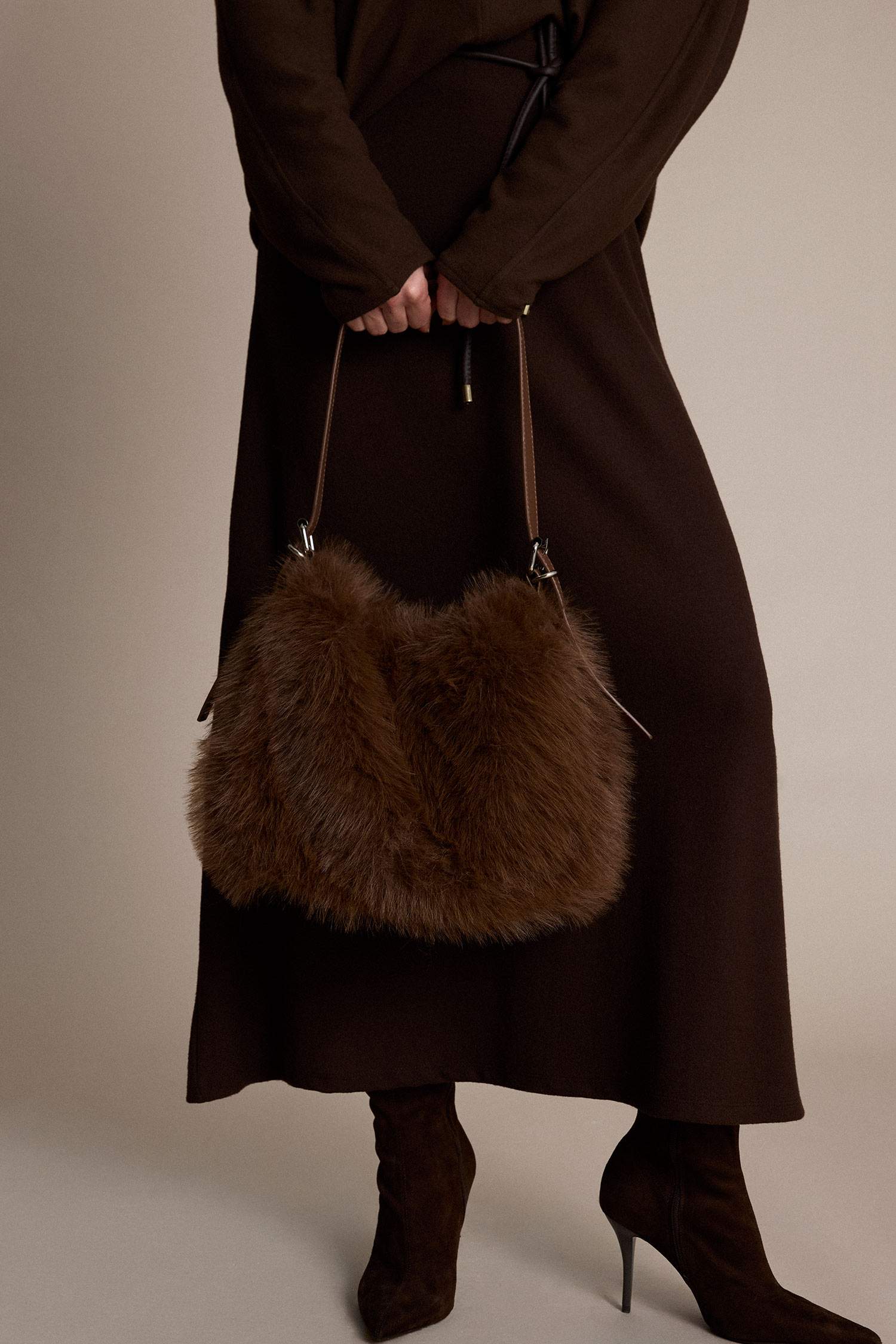 Kadın Pelüş Çapraz Çanta