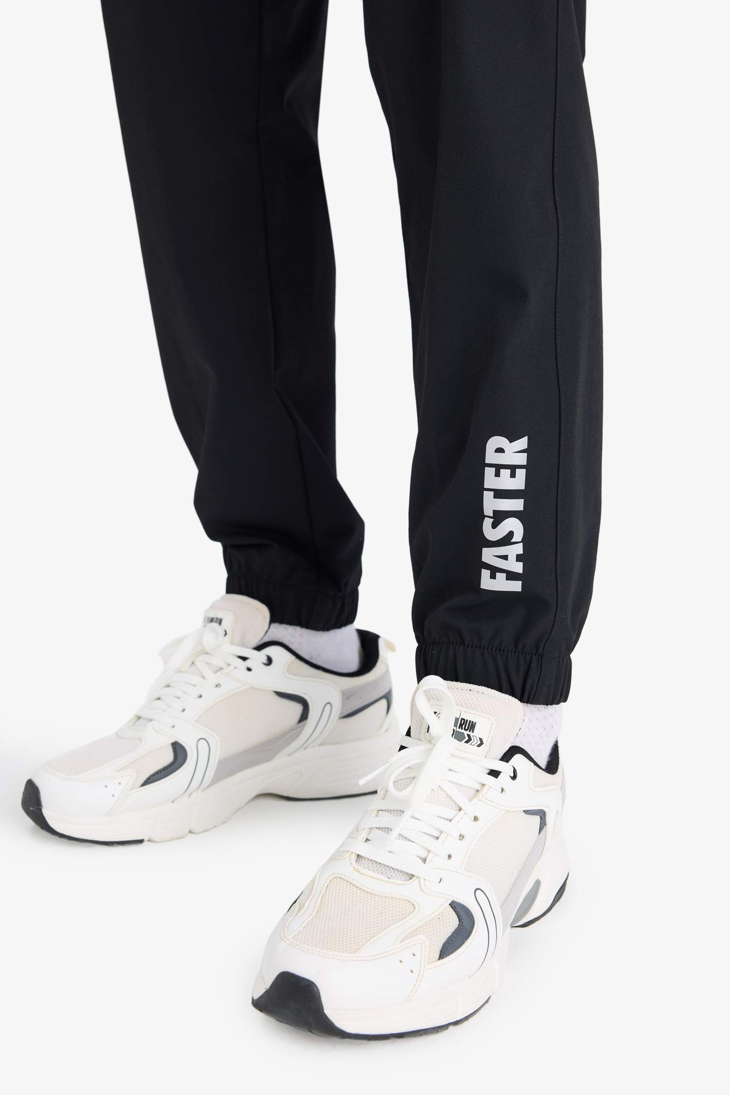 DeFactoFit Slim Fit Dar Kesim Fermuar Cepli Dokuma Sporcu Jogger Eşofman Altı