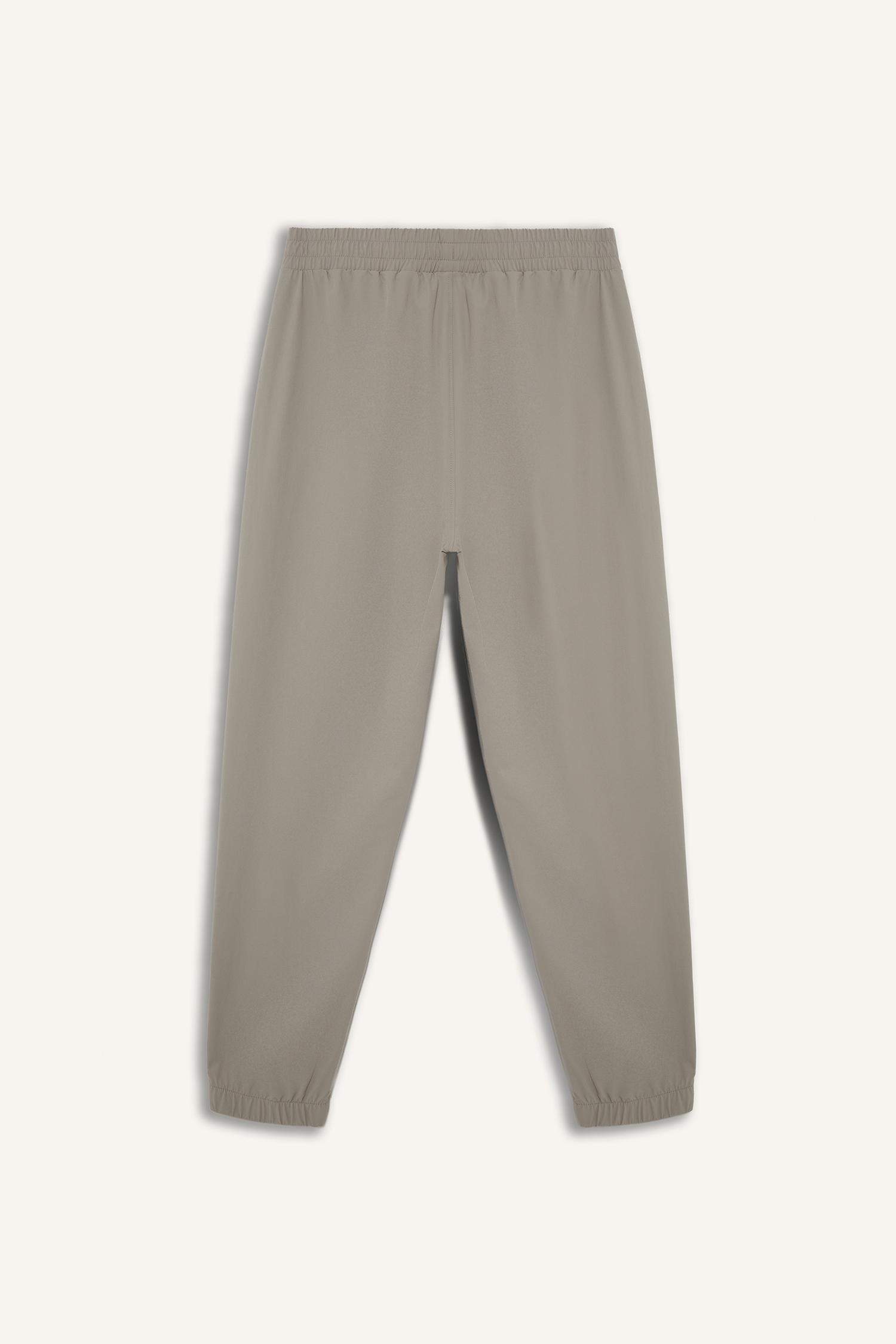 بنطلون بجامة رياضي جوجر منسوج سليم فيت من DeFactoFit