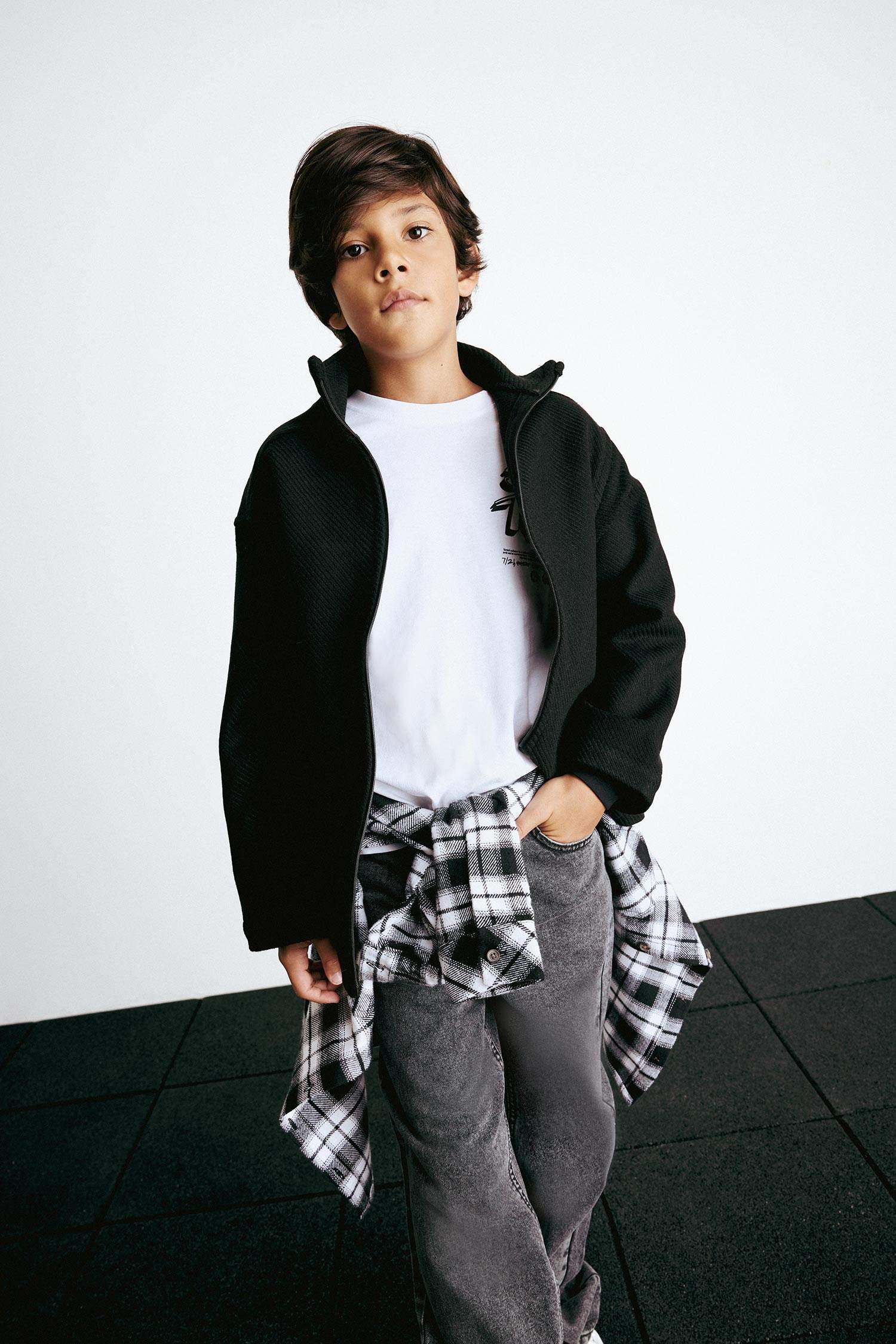 قميص جاكيت اولادي كم طويل اوفر سايز بياقة عالية