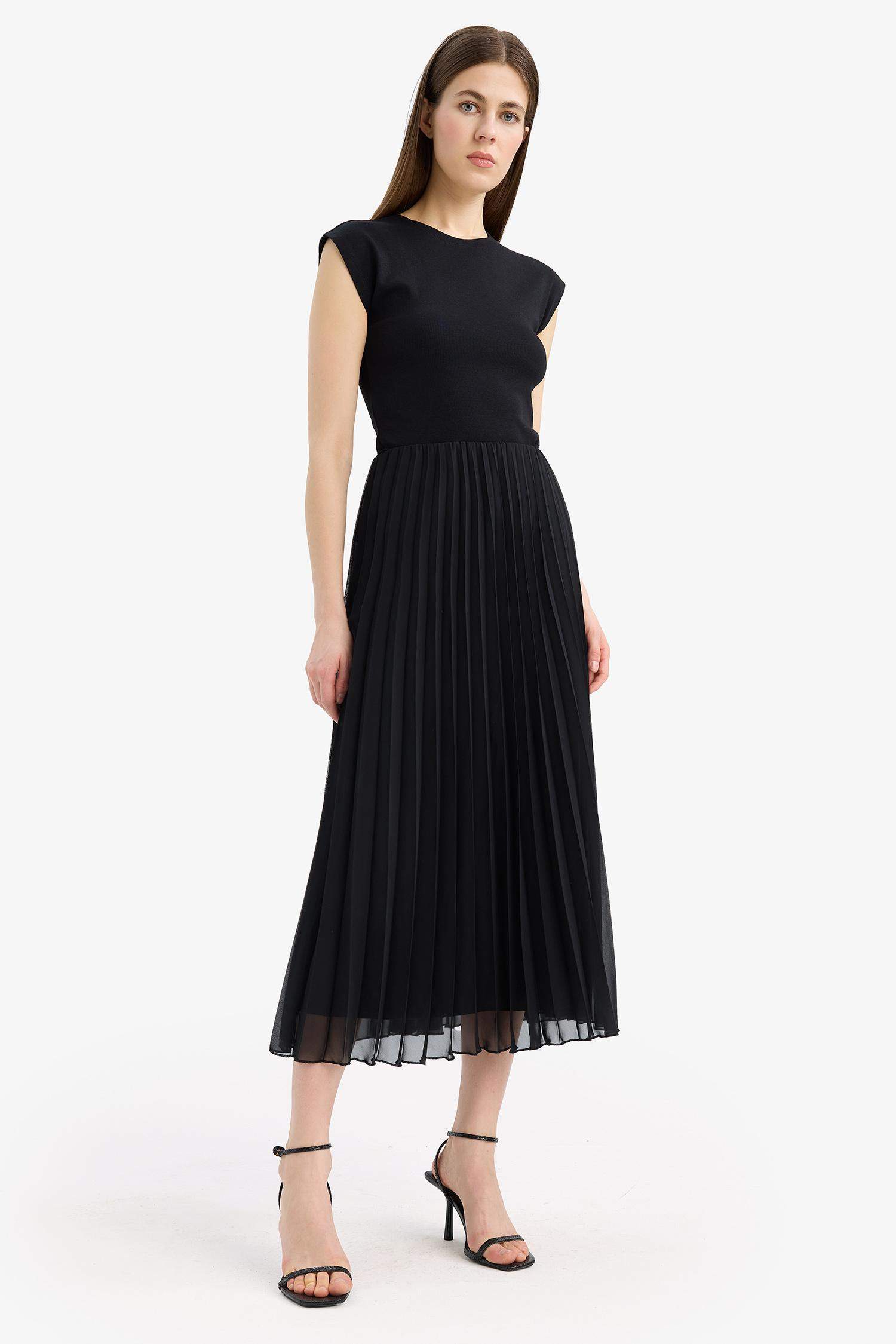 A Kesim Pileli Kısa Kollu Şifon Midi Etek