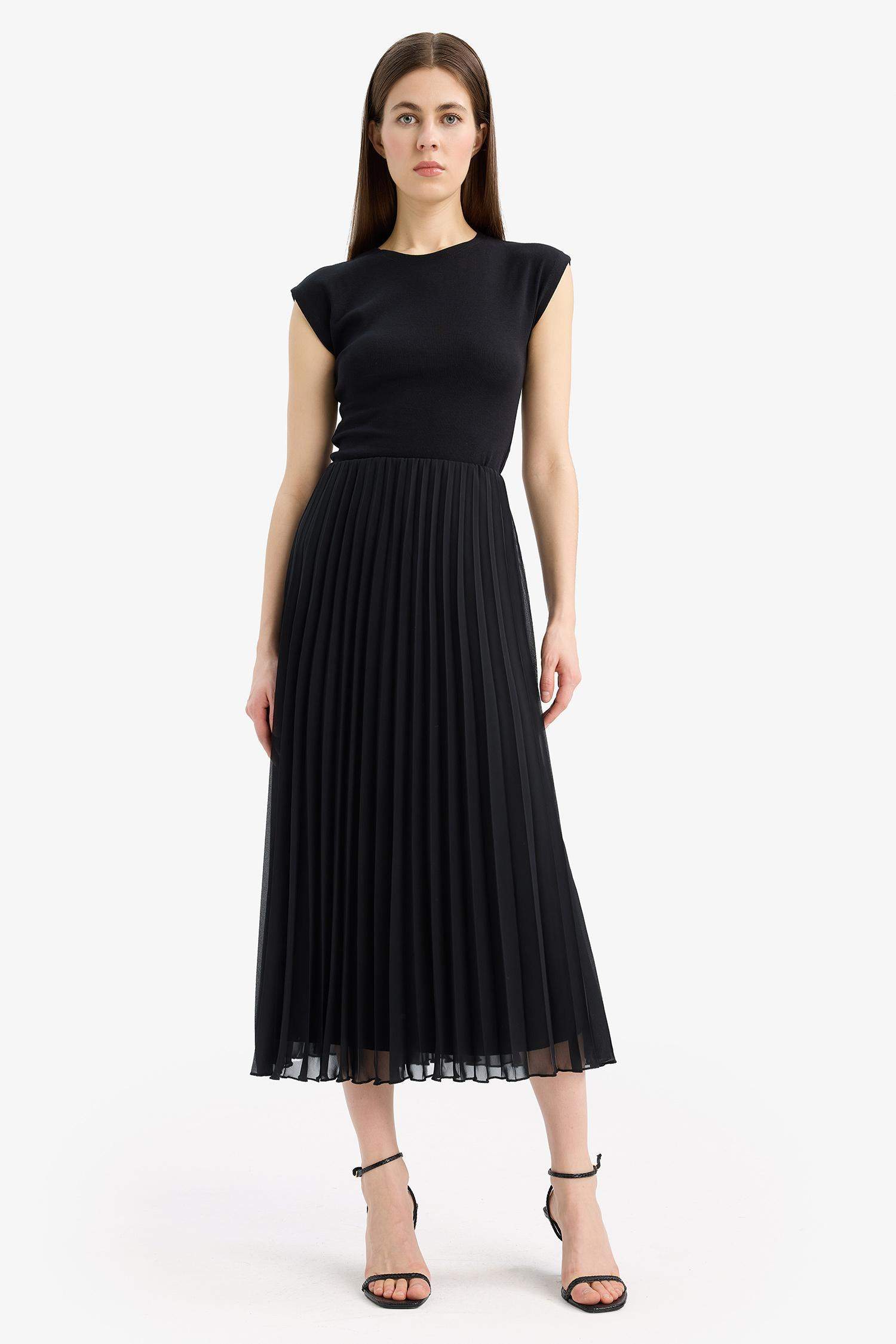 A Kesim Pileli Kısa Kollu Şifon Midi Etek