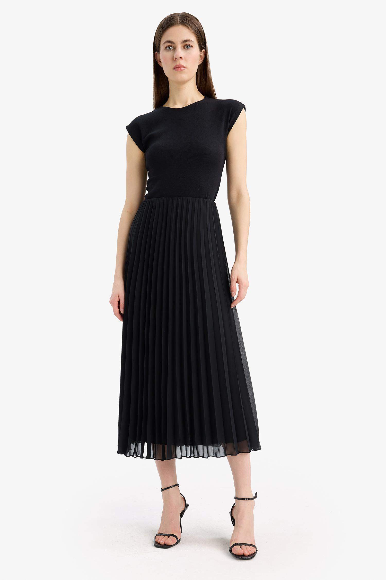 A Kesim Pileli Kısa Kollu Şifon Midi Etek