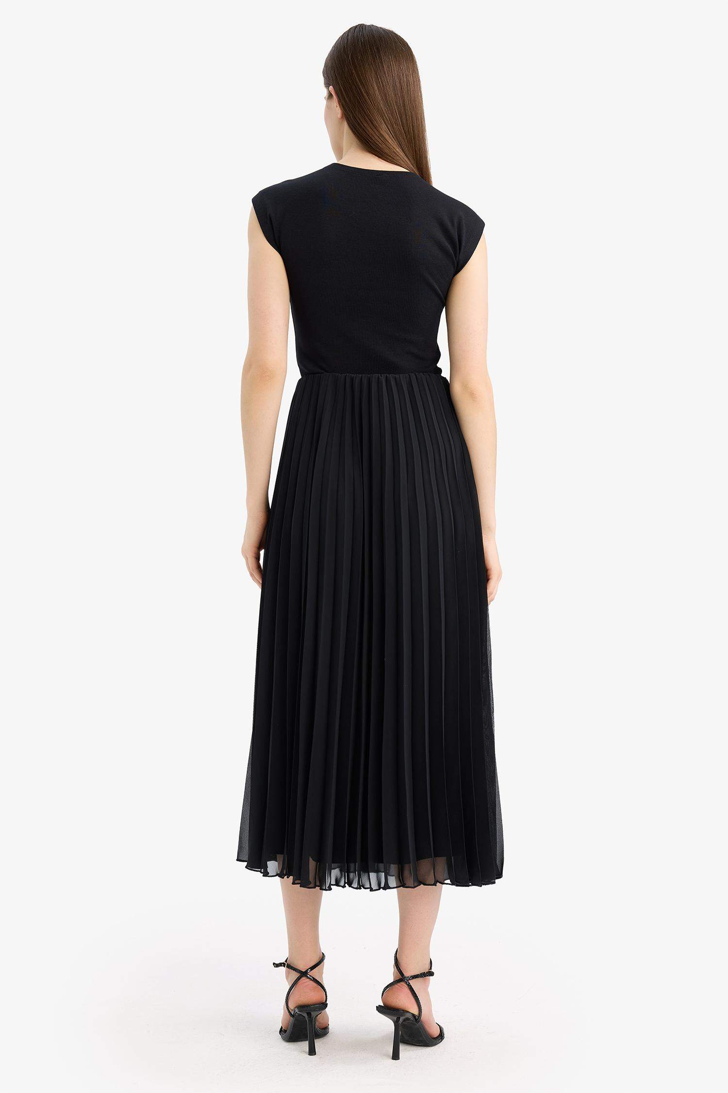 A Kesim Pileli Kısa Kollu Şifon Midi Etek