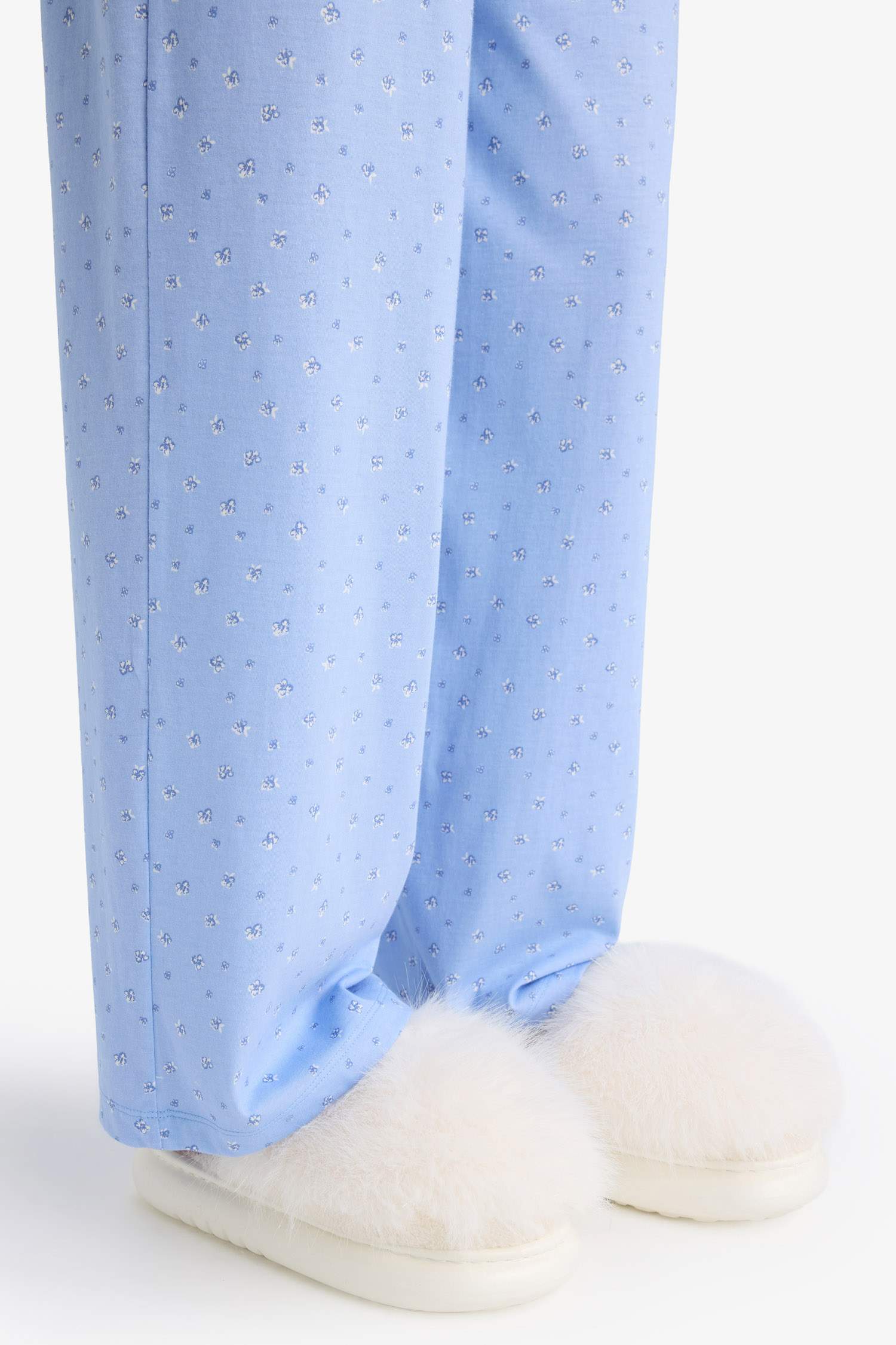 حذاء منزلي نسائي بكعب مسطح