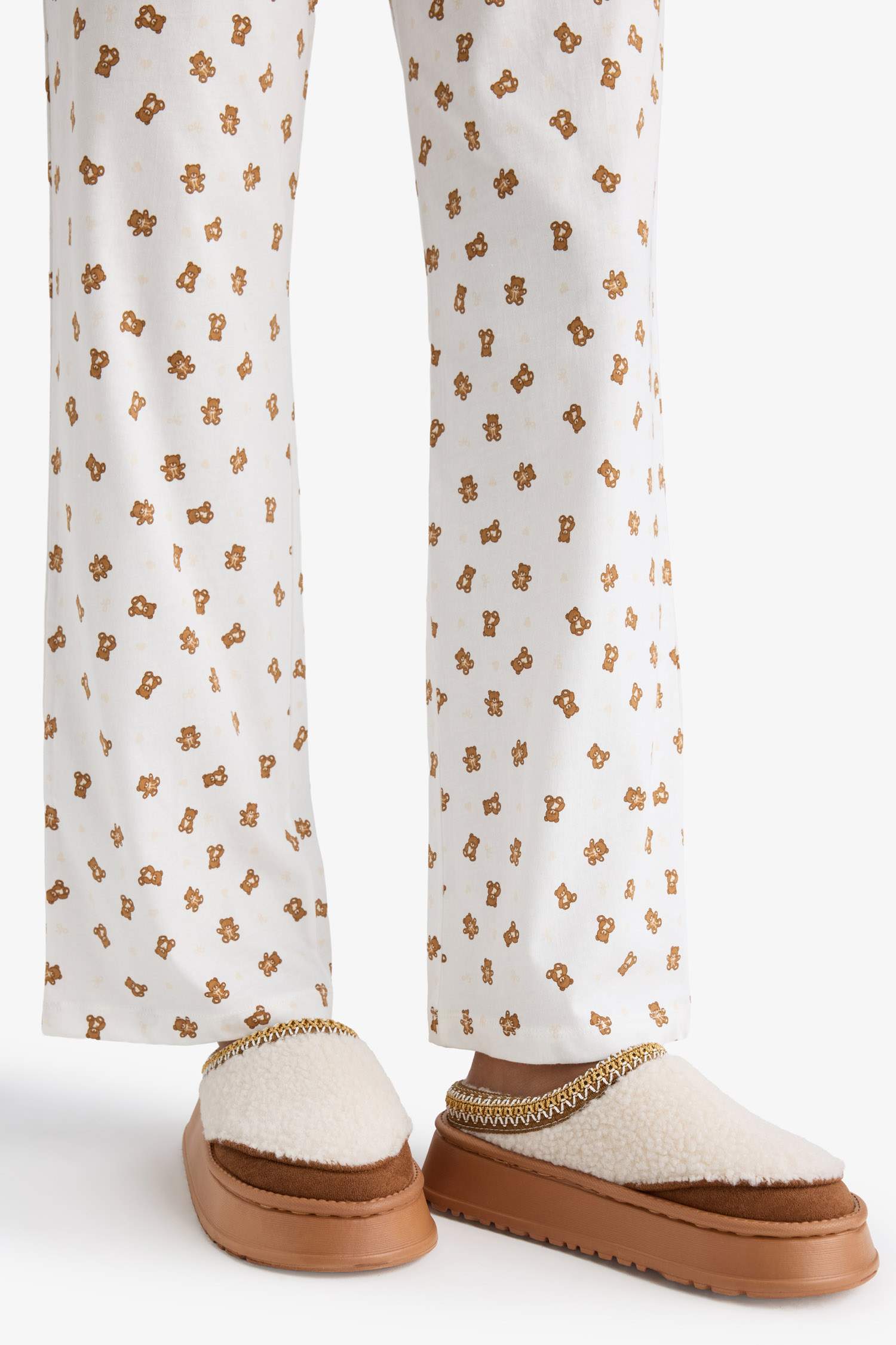 شبشب بيت شتوي حريمي بكعب مسطح