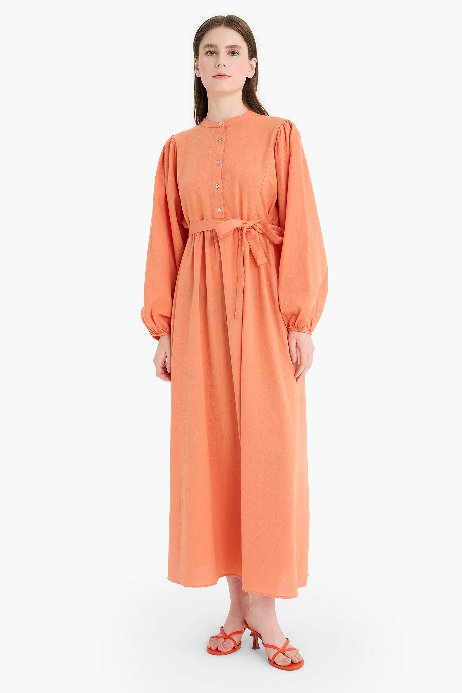 Relax Fit Hakim Yaka Kuşaklı Müslin Uzun Kollu Maxi Tesettür Elbise