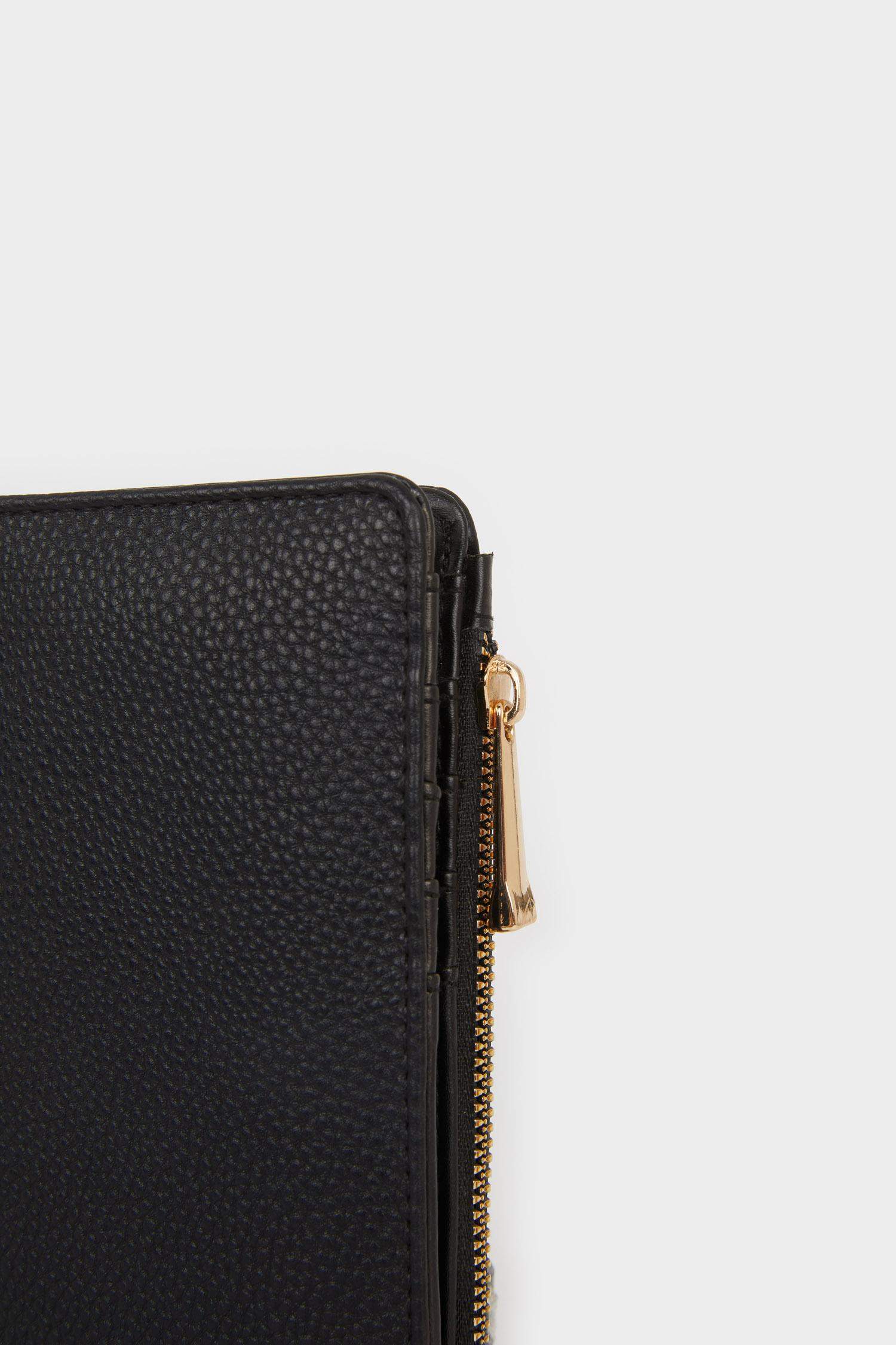 محفظة حريمي جلد صناعي بولي يوريثان