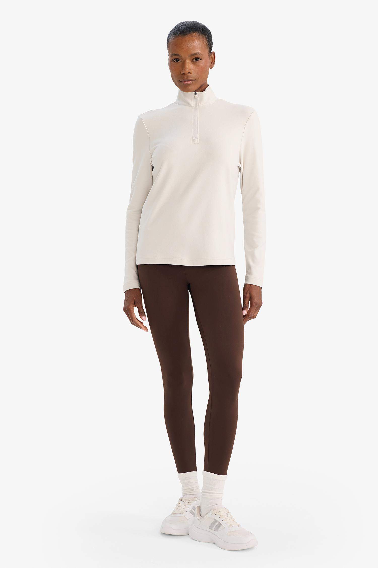 سويت شيرت قصة عادية بياقة عالية