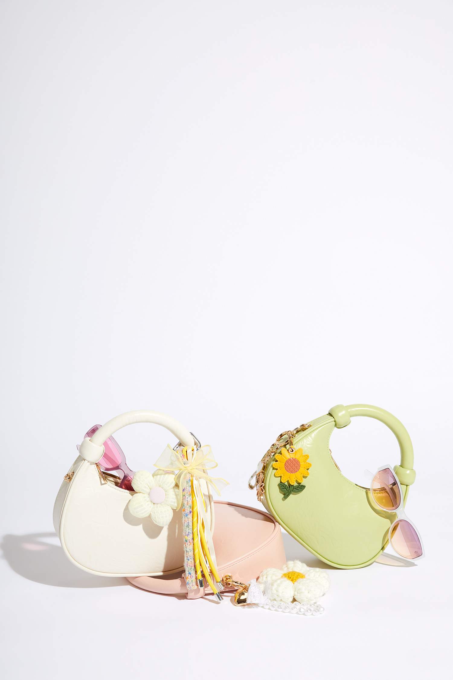 Kadın Sarı Çiçek Detaylı İpli Charm Anahtarlık