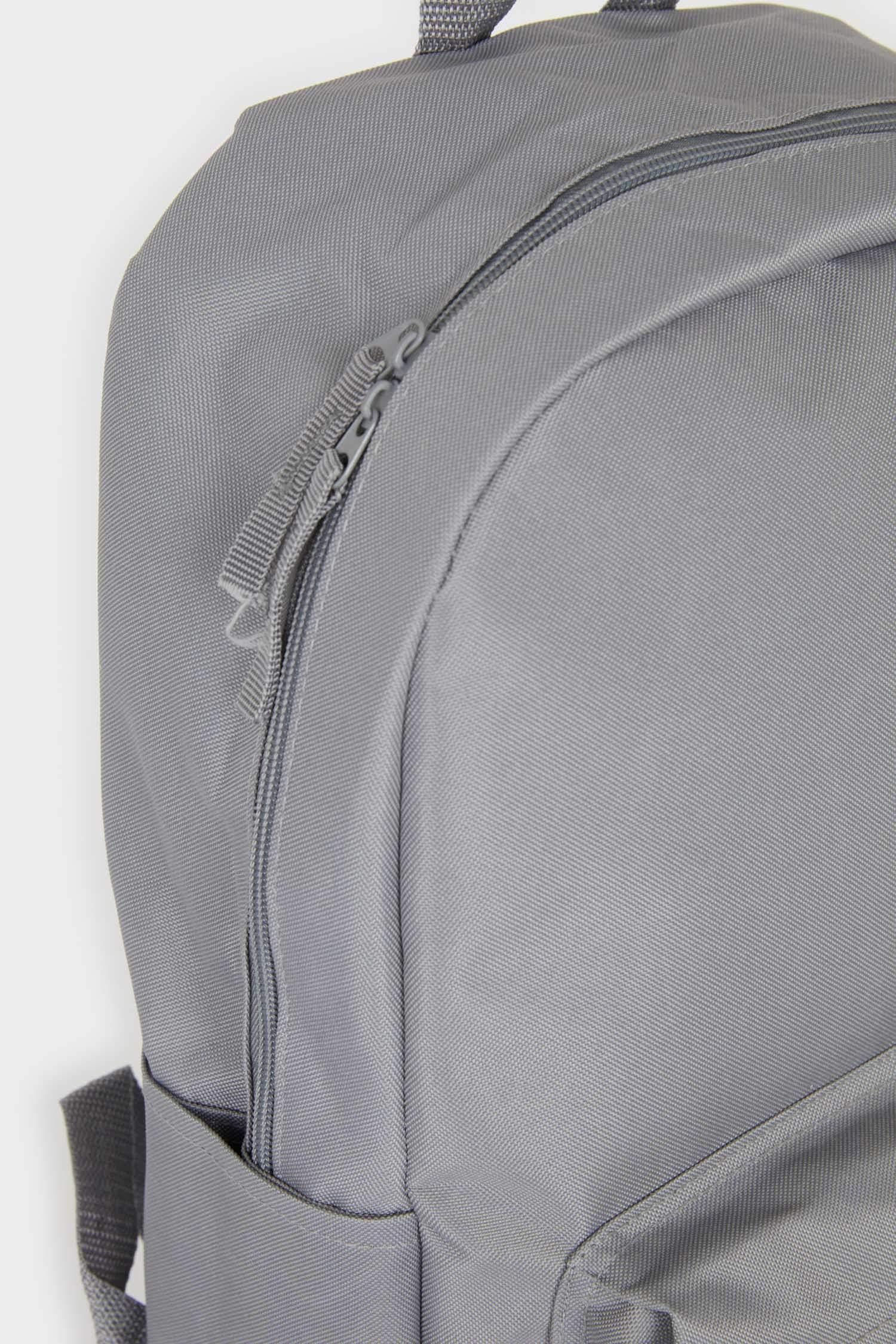 شنطة ظهر مدرسه رمادي للجنسين