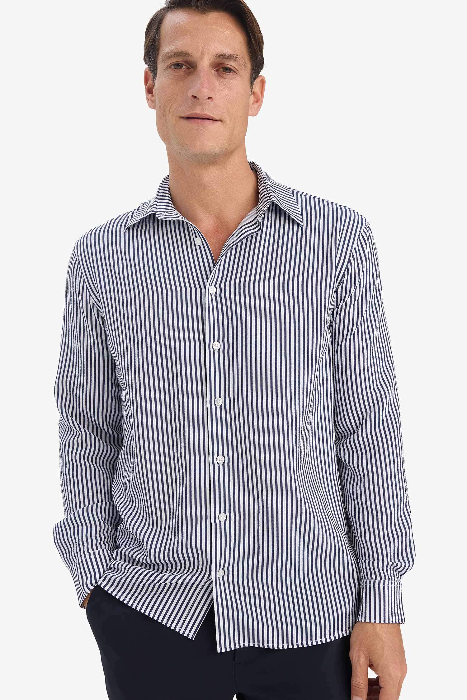 Chemise à manches longues en tissu froissé Coupe modern fit