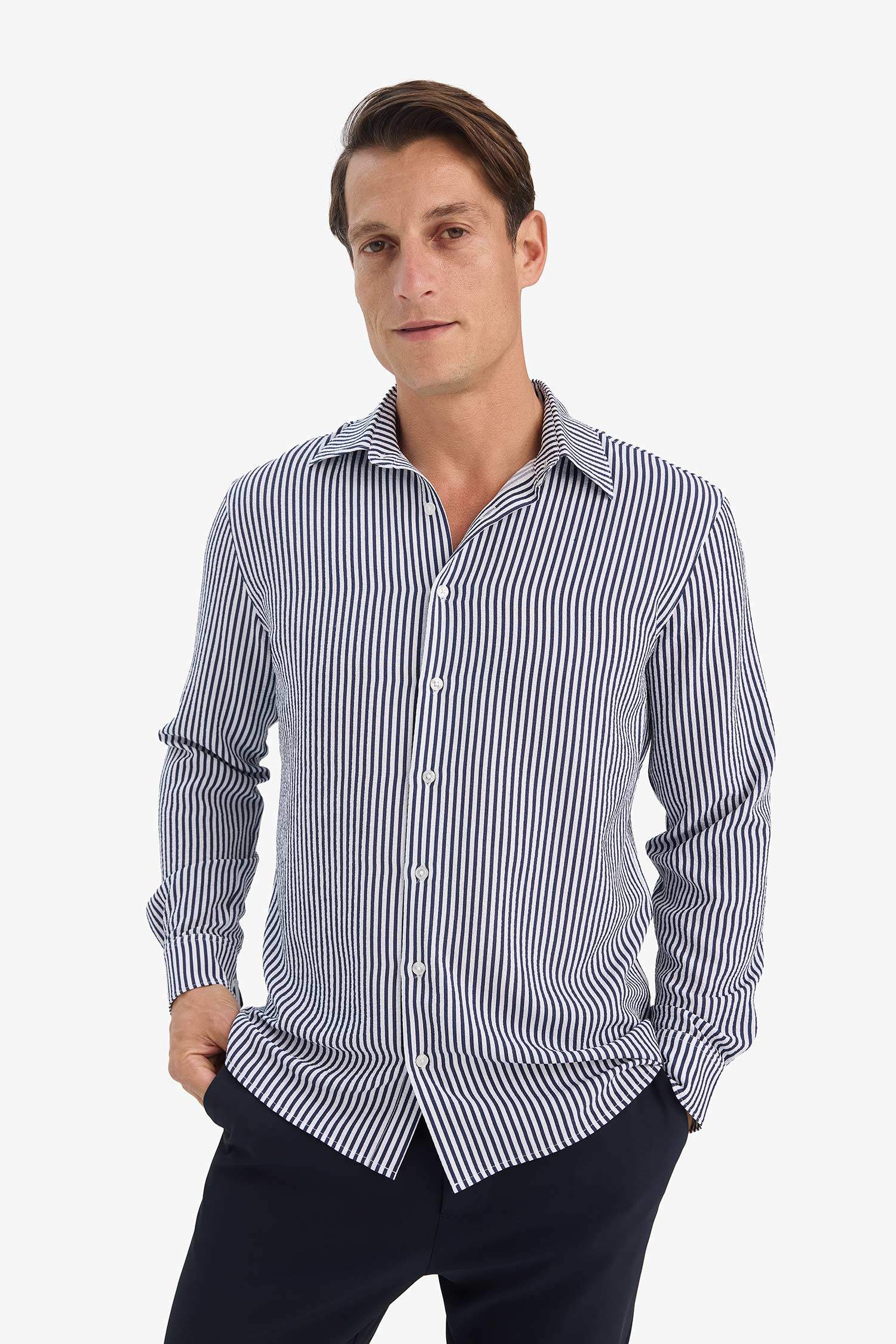 Chemise à manches longues en tissu froissé Coupe modern fit