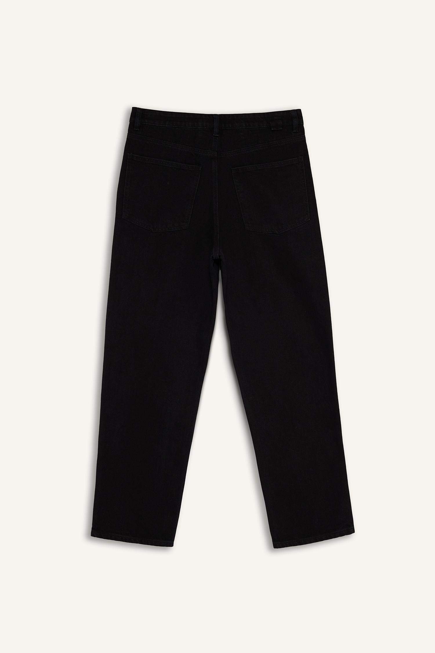 سروال جينز باجي برجل عادي