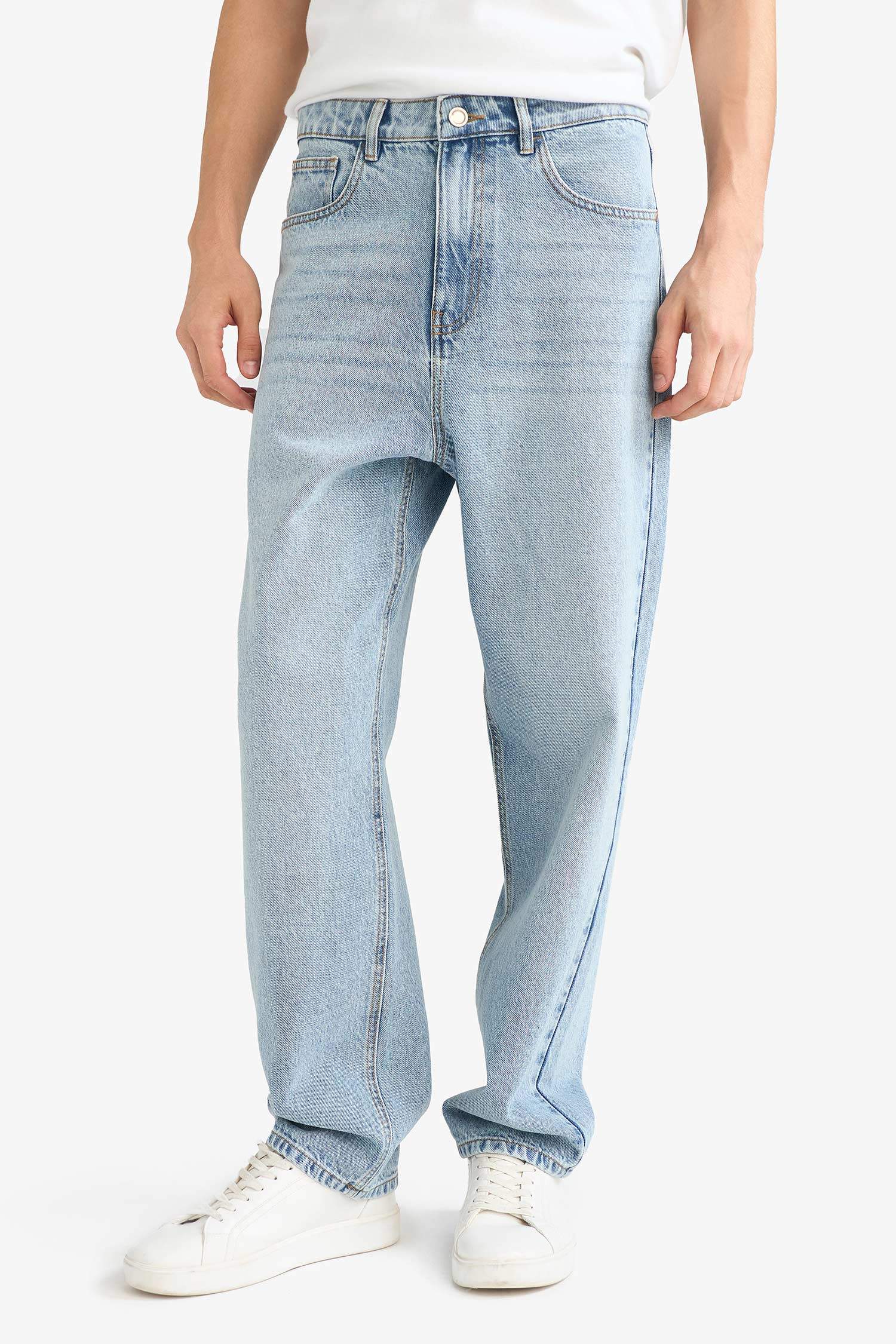 سروال جينز باجي برجل عادي