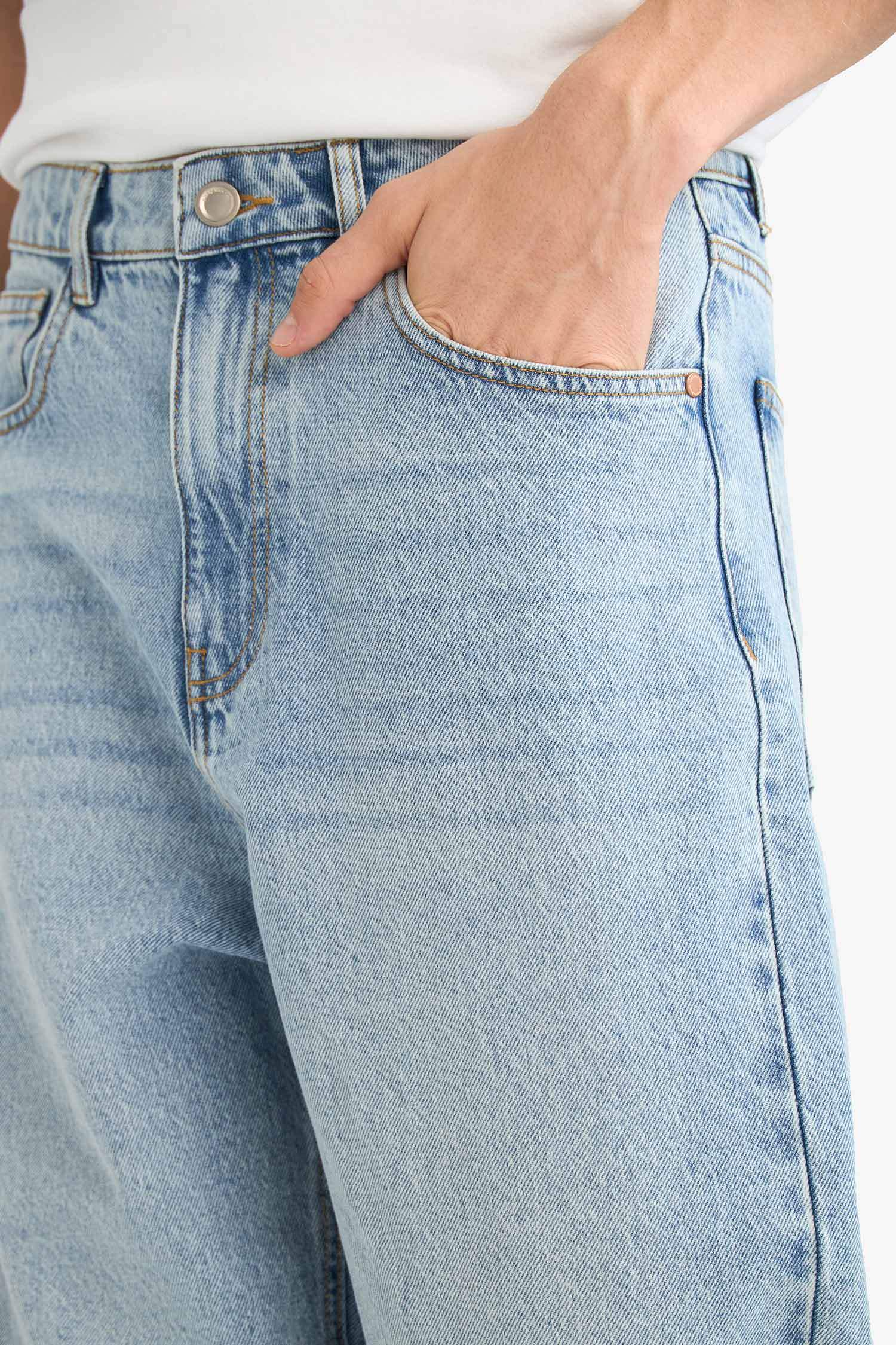 سروال جينز باجي برجل عادي