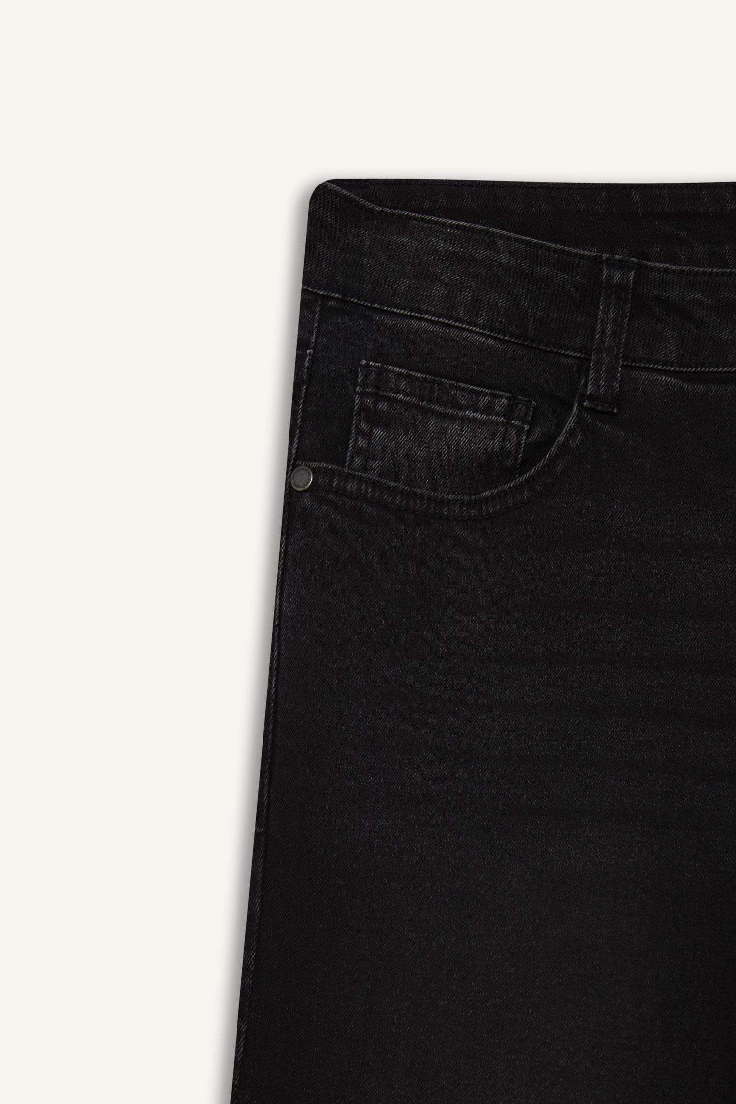 سروال جينز بيدرو سليم فيت بساق ضيق