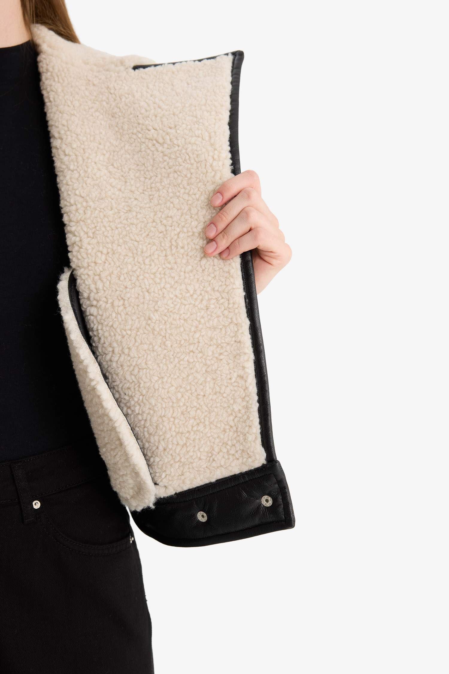 جاكيت جلد صناعي اوفر سايز مبطن بفرو إصطناعي