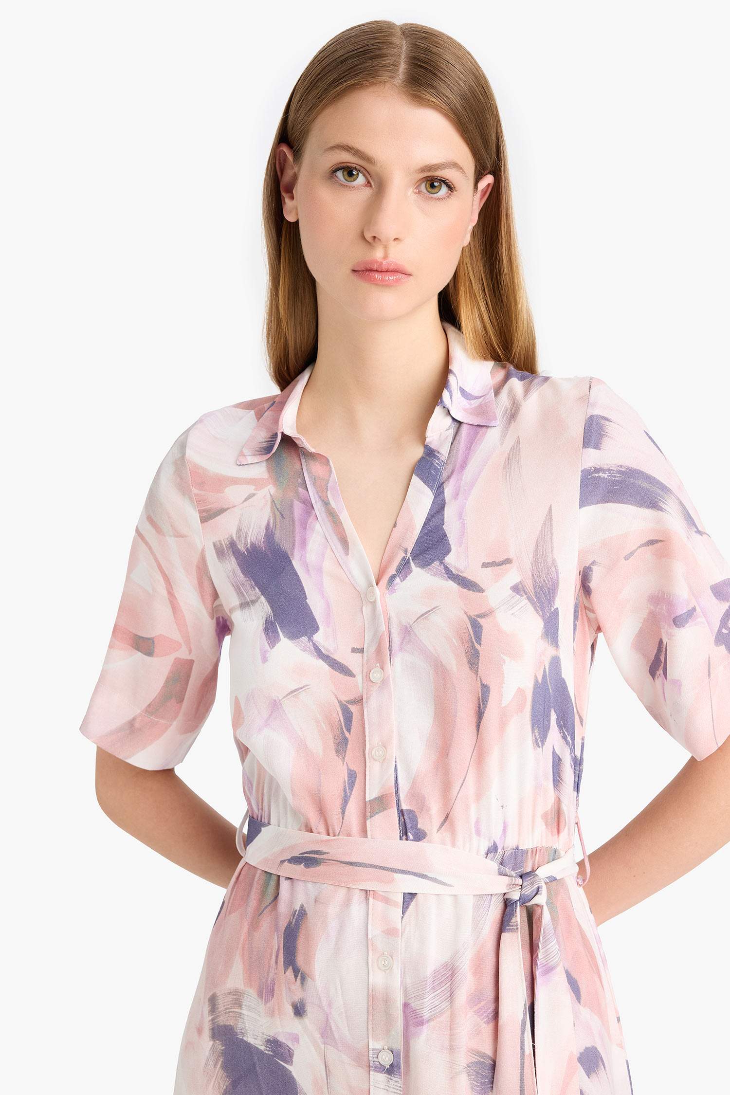 فستان ميدي تاي داي نص كم بحزام وياقة قميص