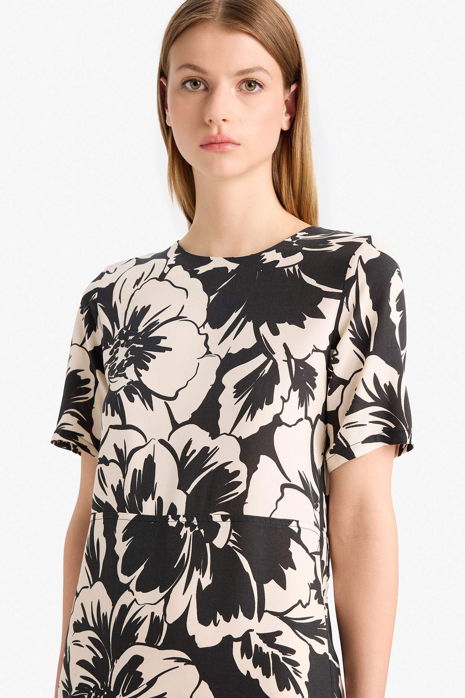 Bisiklet Yaka Çiçek Desenli Kısa Kollu Mini Yazlık Elbise