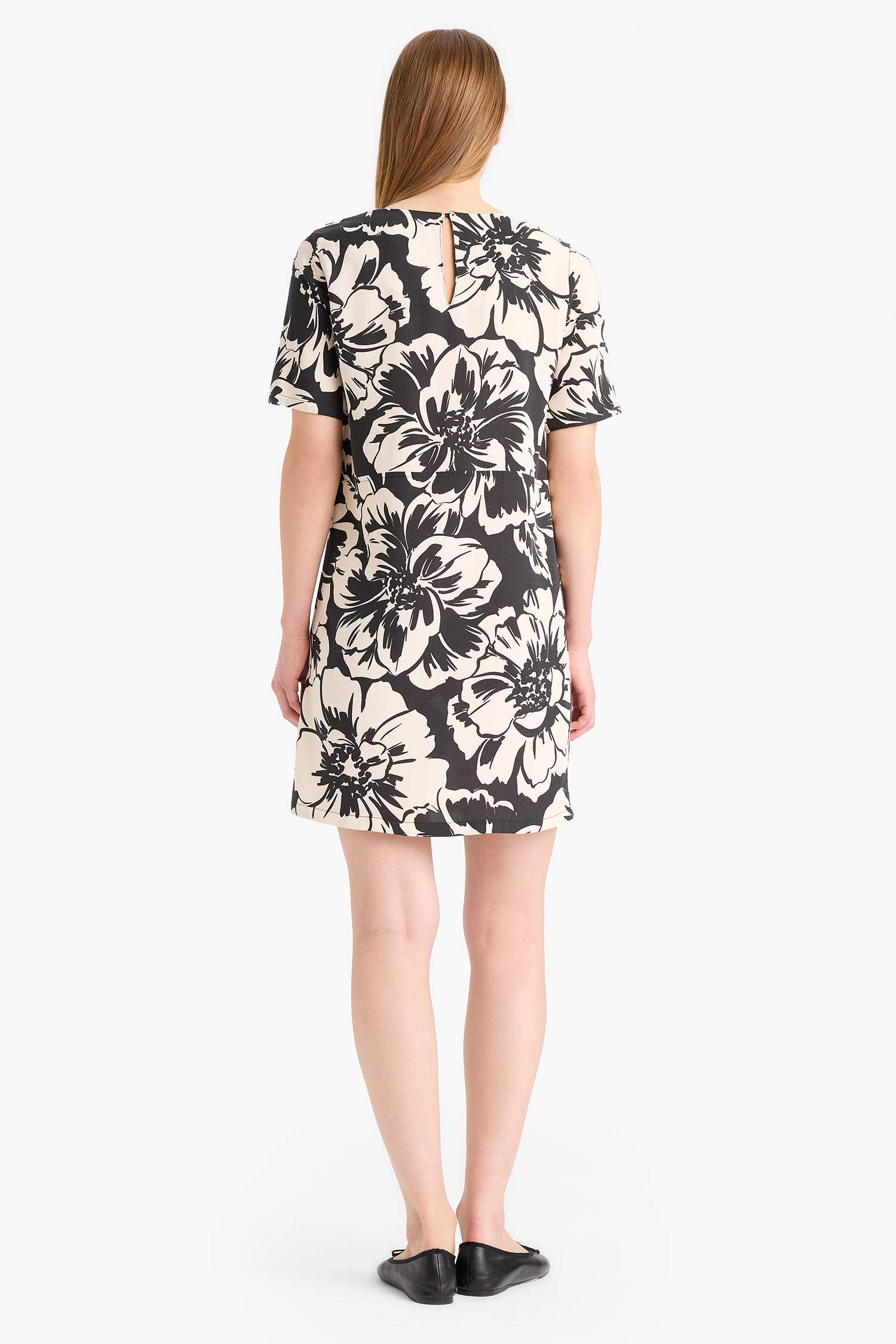 Bisiklet Yaka Çiçek Desenli Kısa Kollu Mini Yazlık Elbise