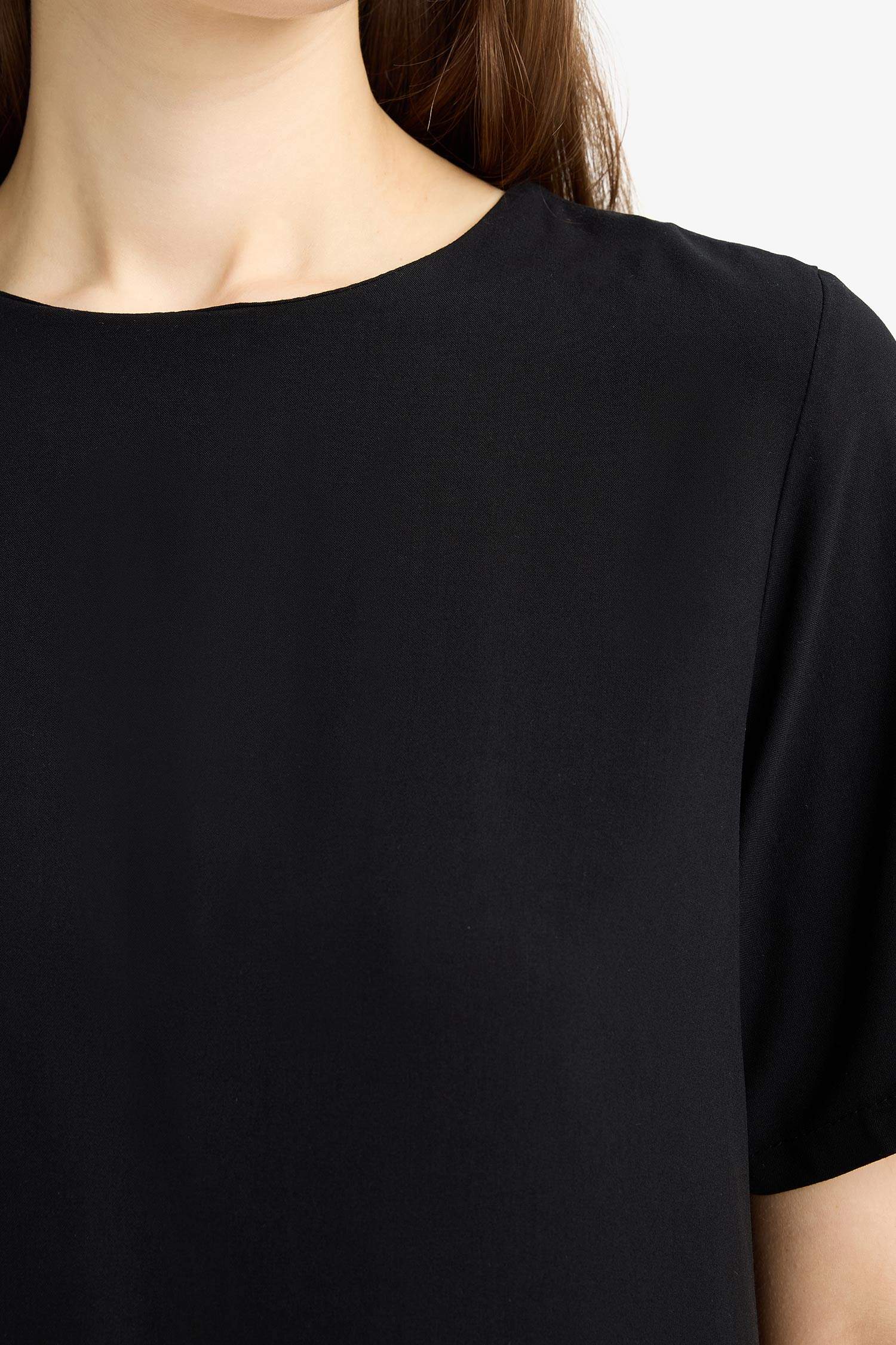 Платье мини с круглым вырезом, базовое, с коротким рукавом