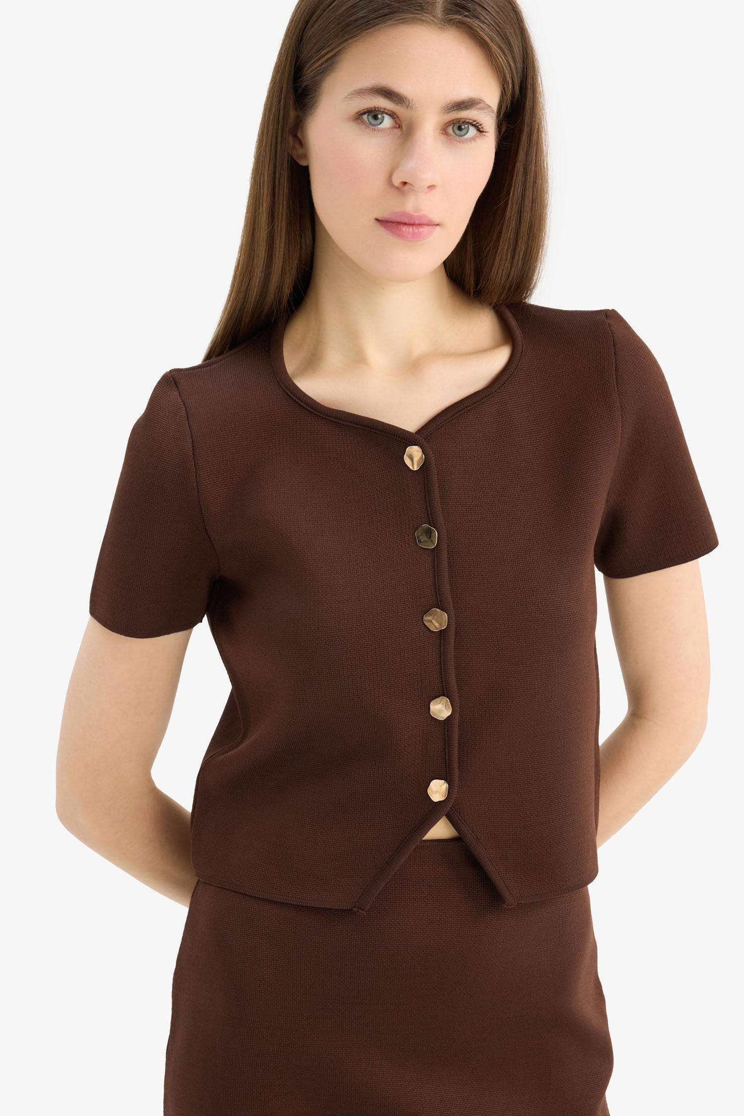 Fitted Bisiklet Yaka Düğmeli Kısa Kollu Triko Hırka