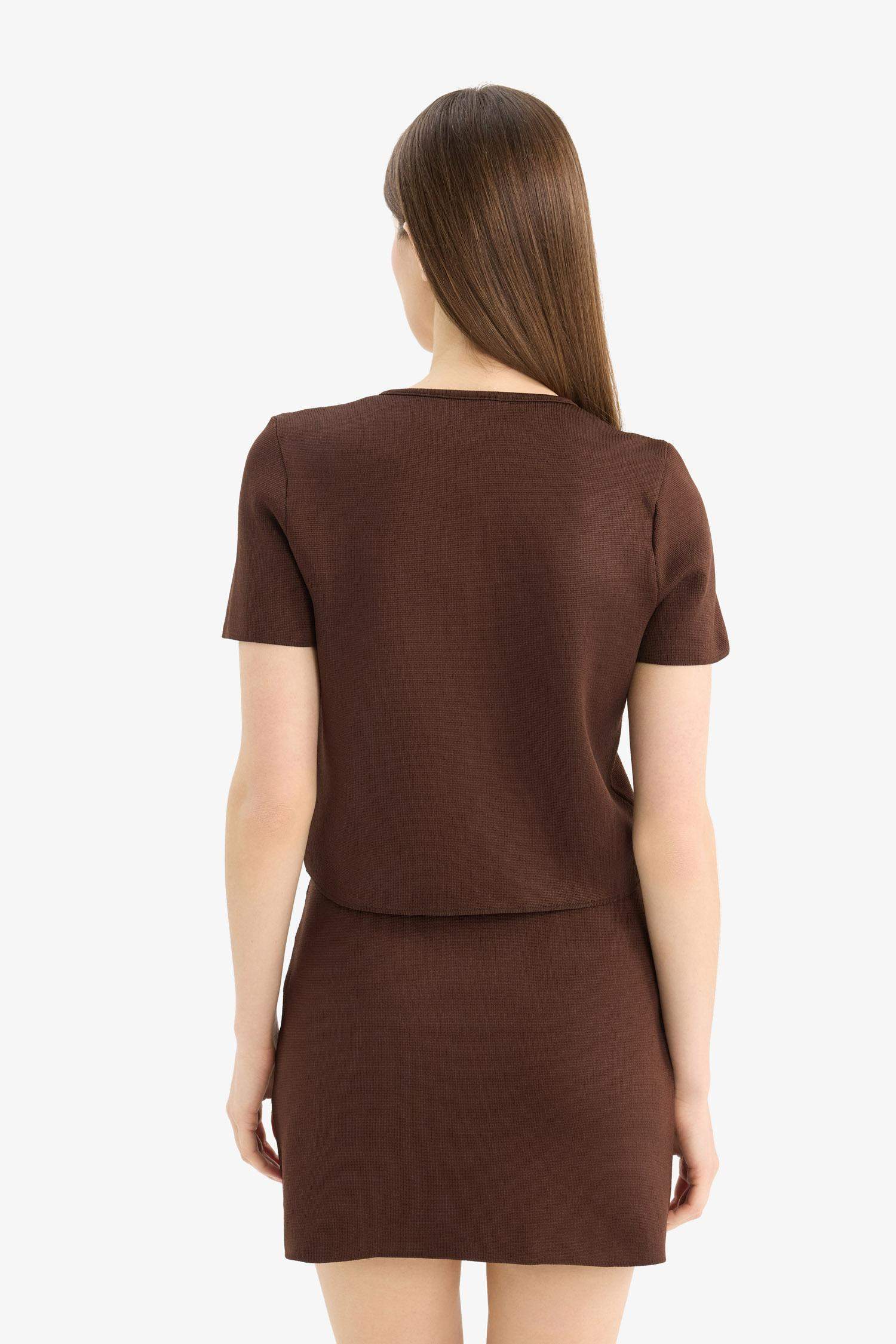 Fitted Bisiklet Yaka Düğmeli Kısa Kollu Triko Hırka