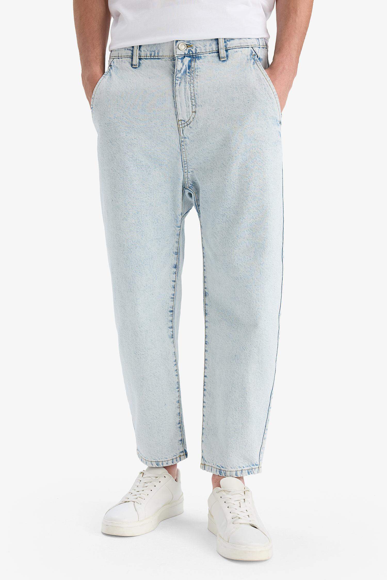 Relaxed Slouchy Fit Straight Leg Washed Jeans