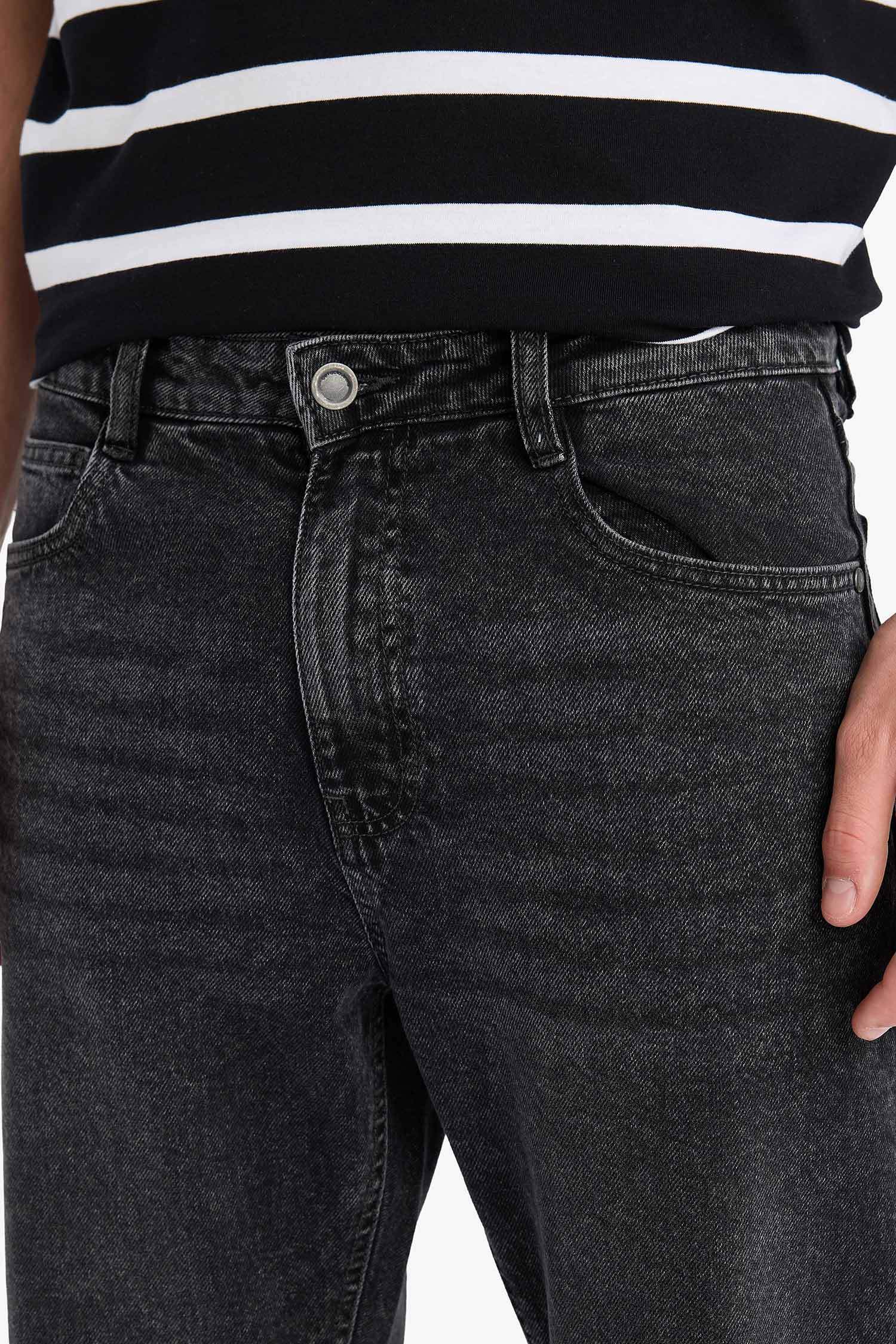 90's Slim Fit Skinny Leg Jeans