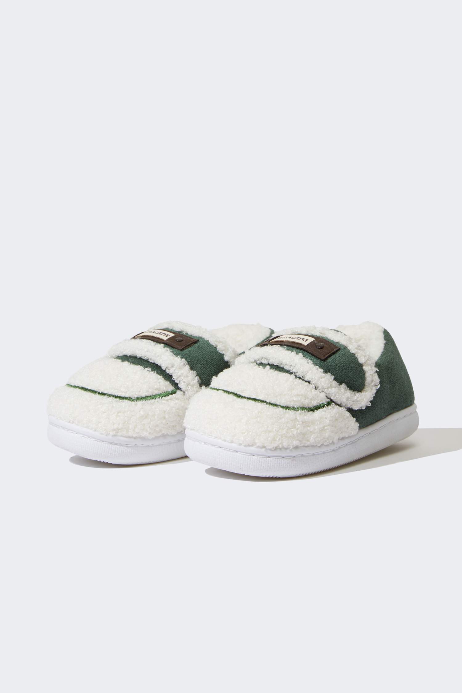 شبشب بيت ولادي قطيفة مطبوع بكعب مسطح