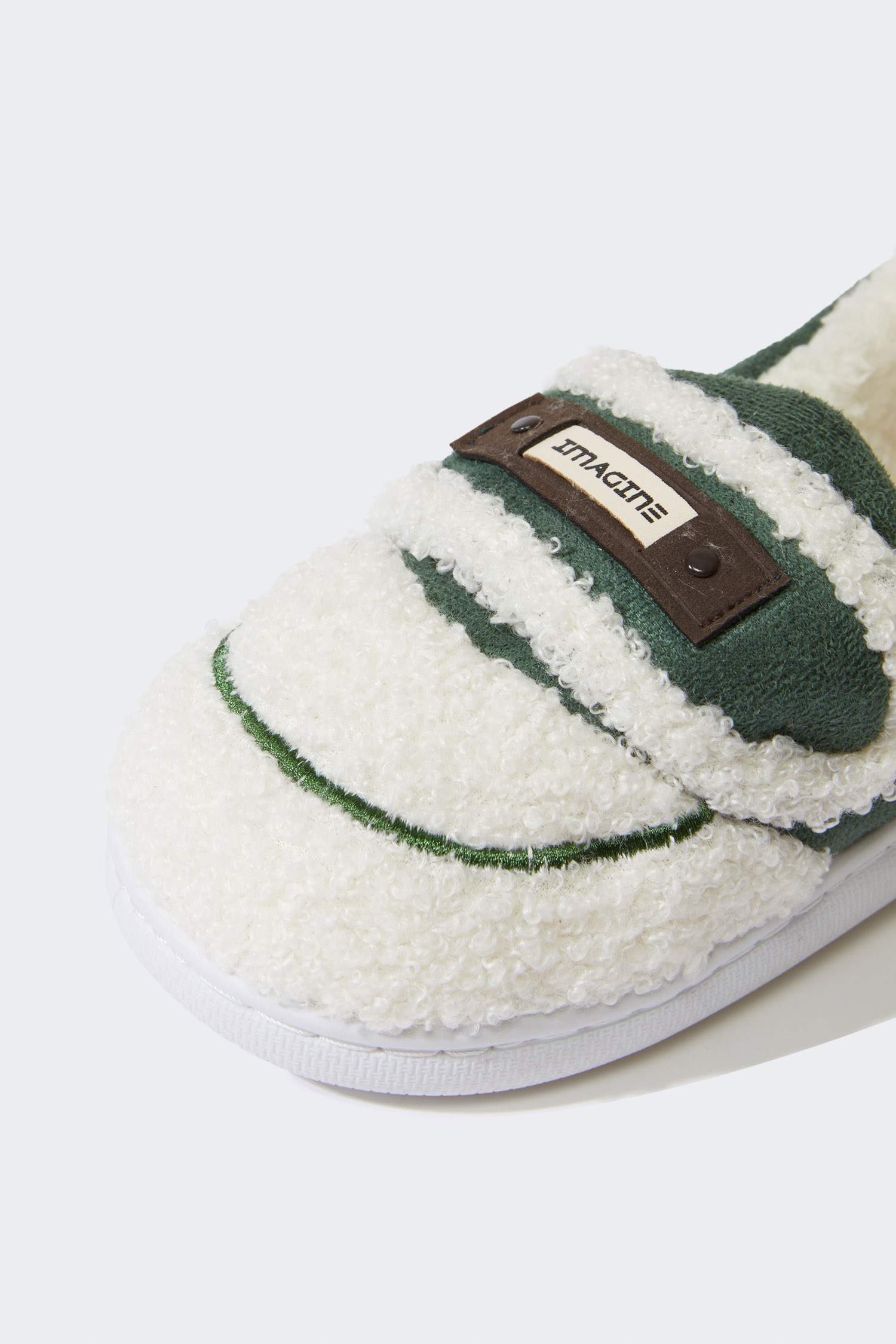 شبشب بيت ولادي قطيفة مطبوع بكعب مسطح