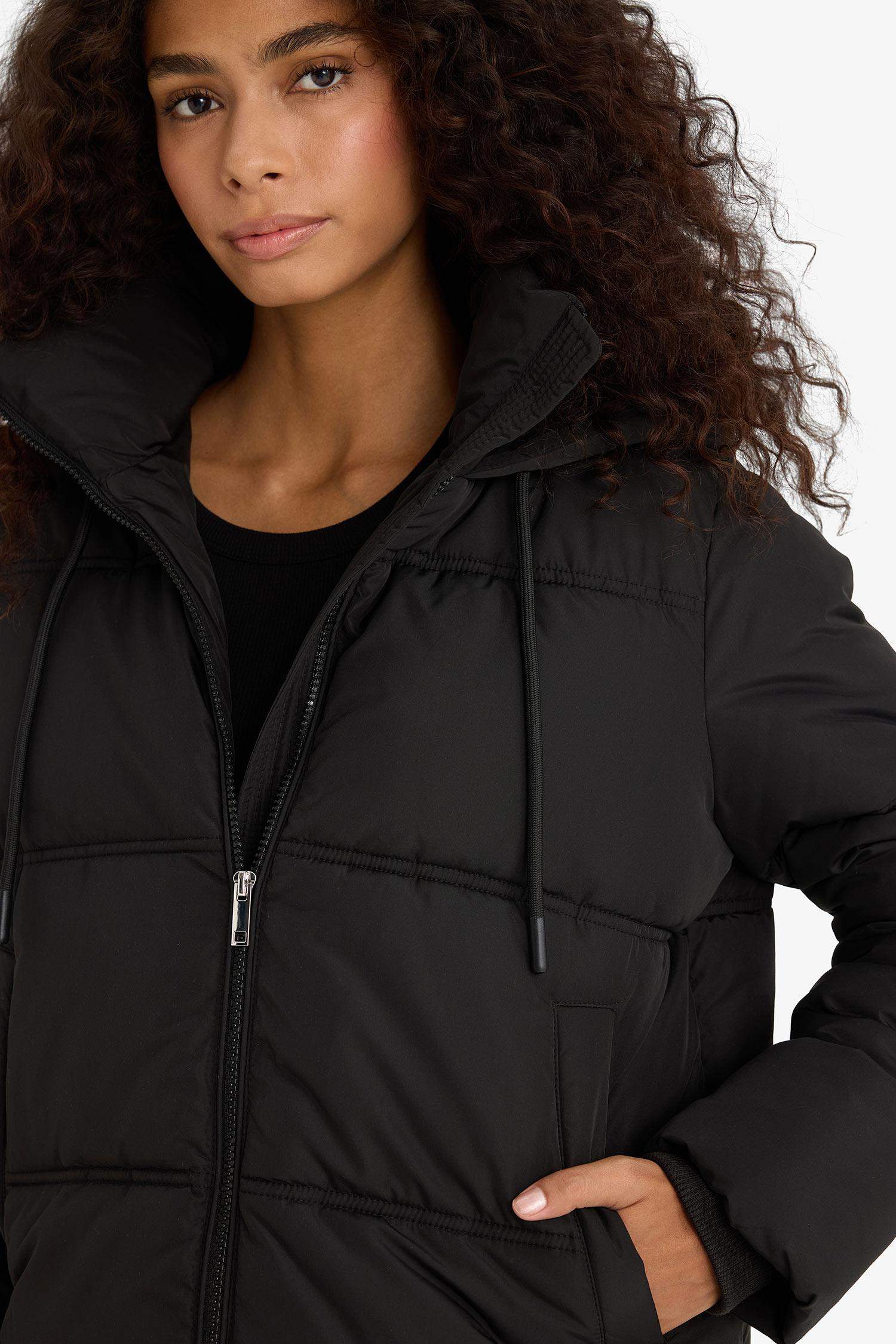 قمصلة نفخ قصة عادية بغطاء للرأس