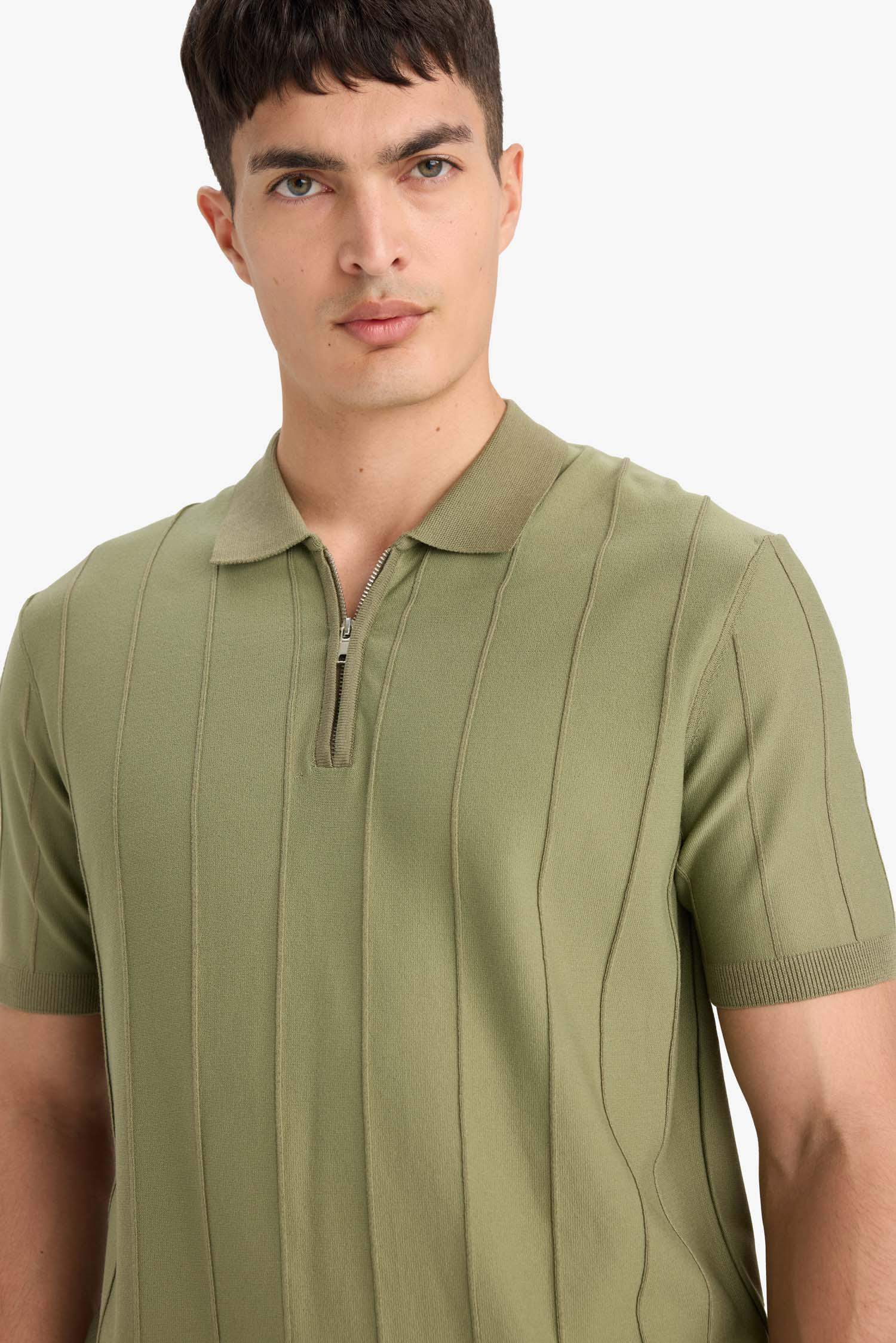 T-shirt Polo zippé en tricot à manches courtes Coupe standard