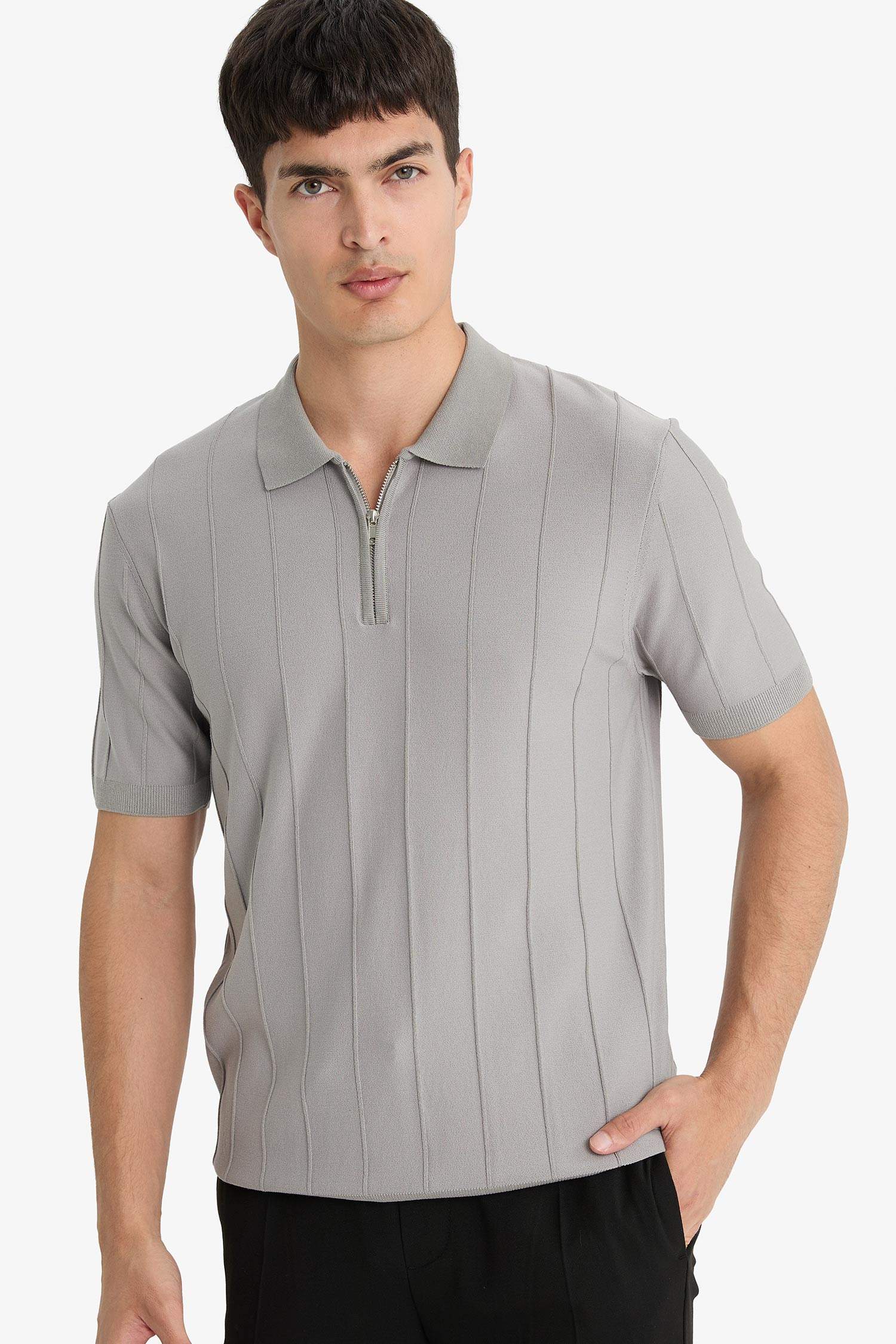 Standart Fit Polo Yaka Yarım Fermuarlı Triko Kısa Kollu Tişört