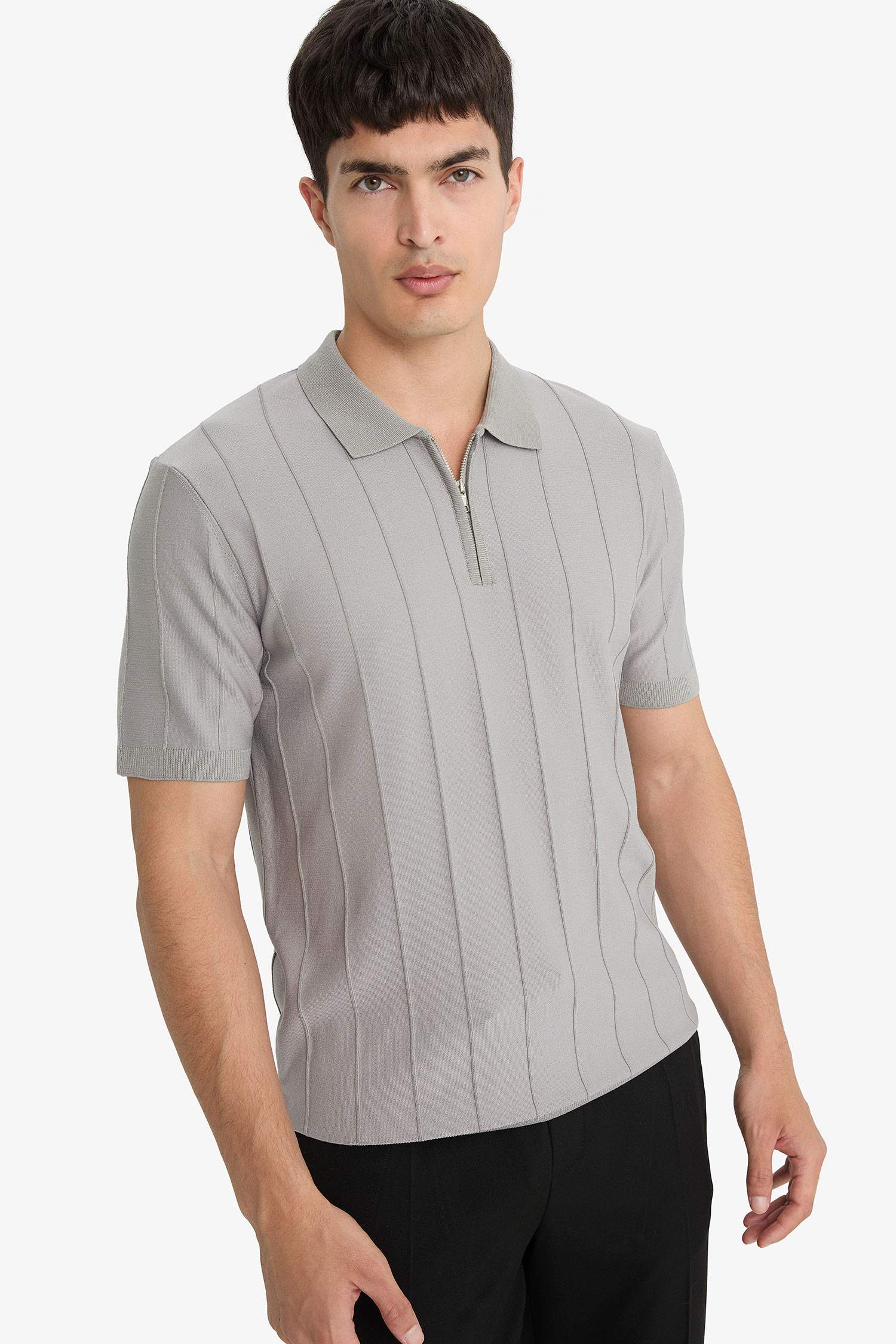 Standart Fit Polo Yaka Yarım Fermuarlı Triko Kısa Kollu Tişört