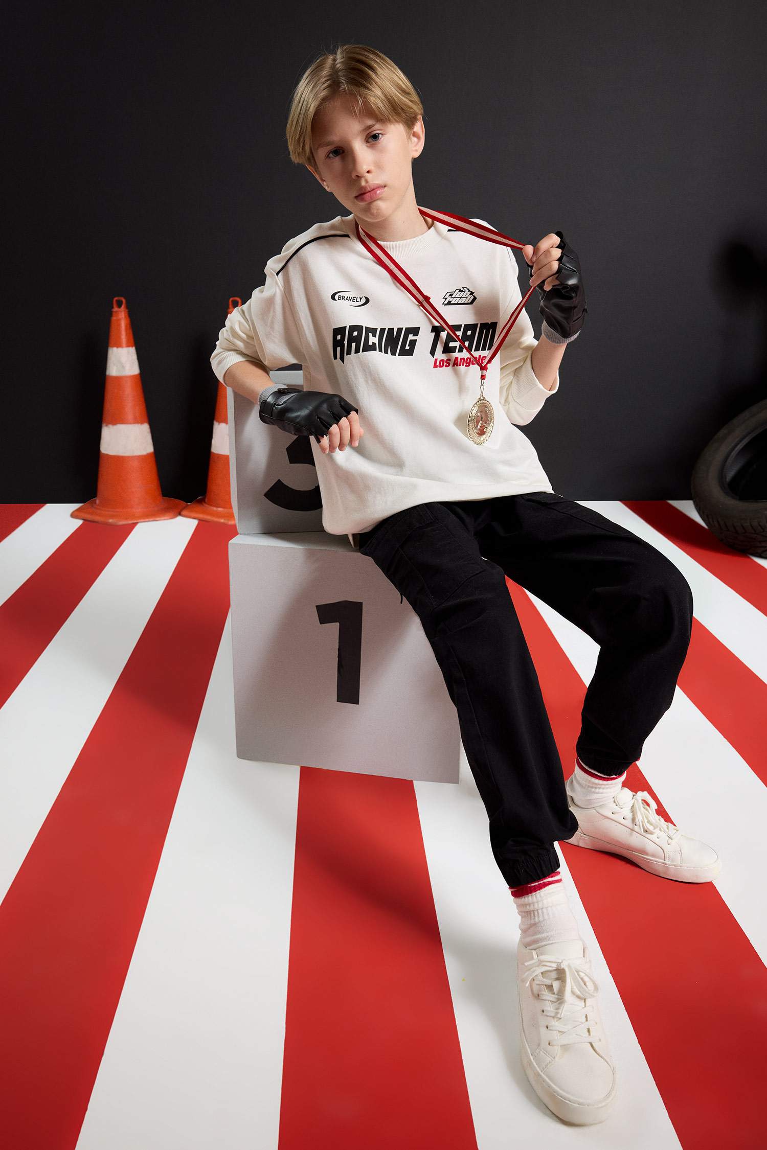 سويت شيرت ولادي قصة عادية بياخة مستديرة