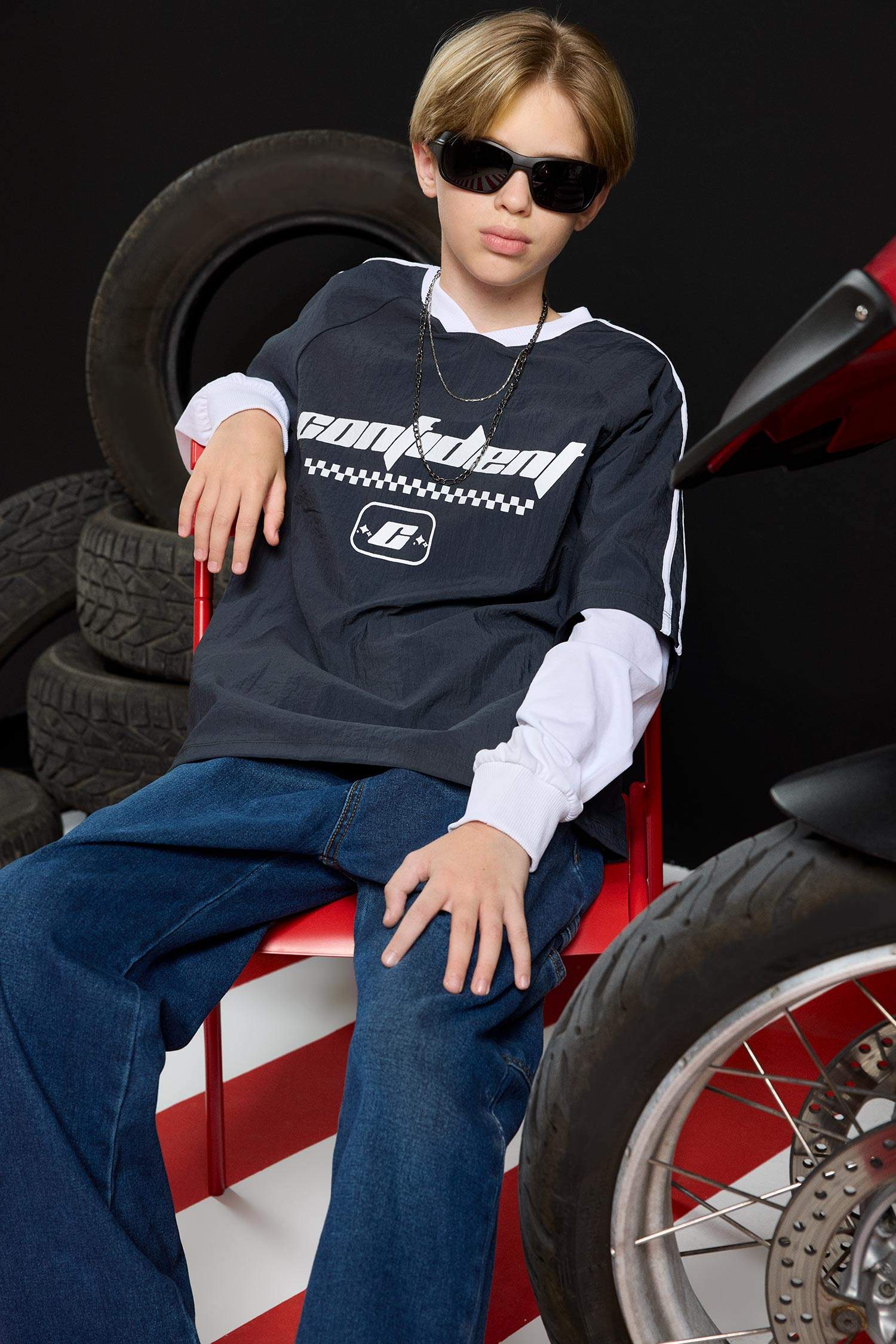 Boy Oversize Fit V-Neck Printed Parachute T-Shirt