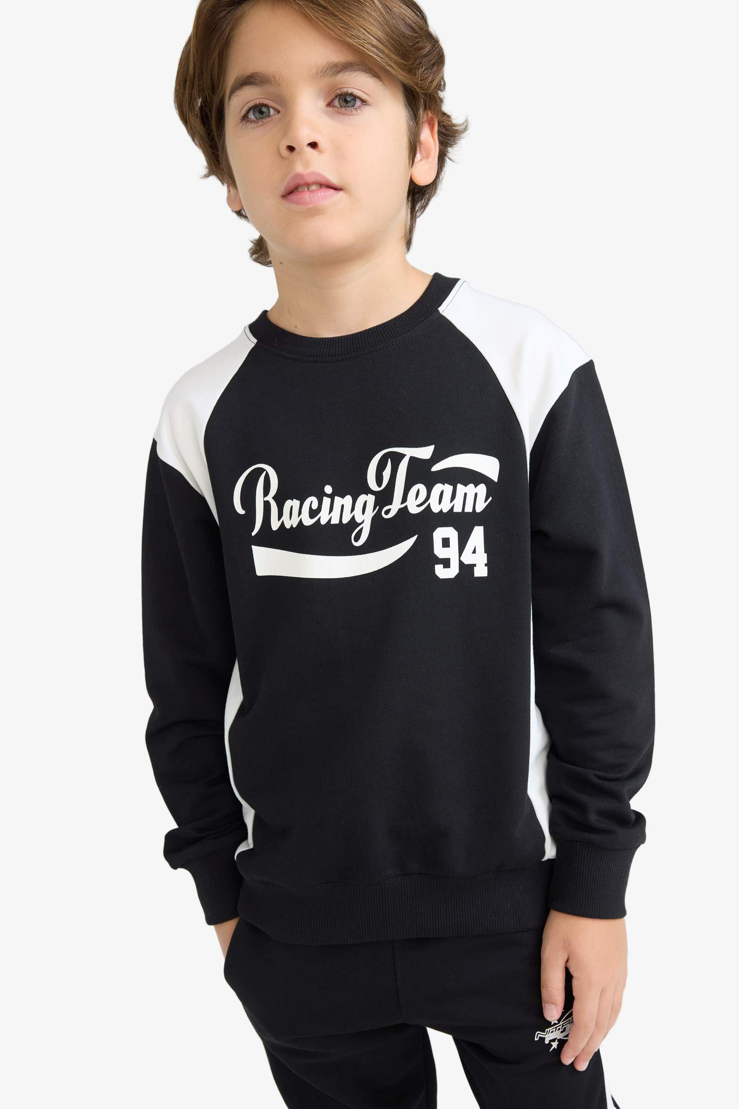 سويت شيرت ولادي قصة عادية بياخة مستديرة