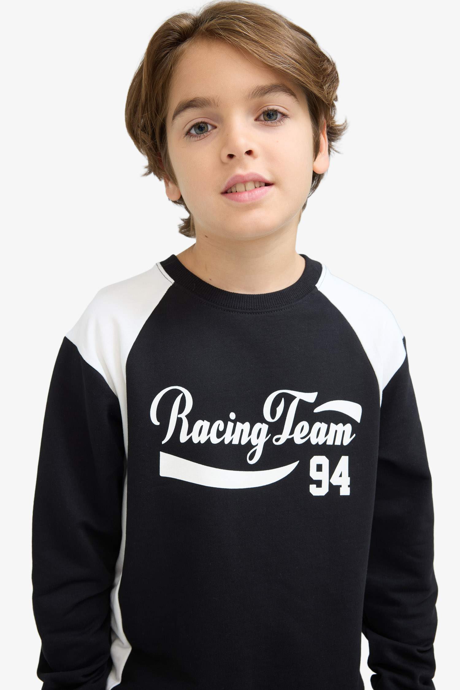 سويت شيرت ولادي قصة عادية بياخة مستديرة