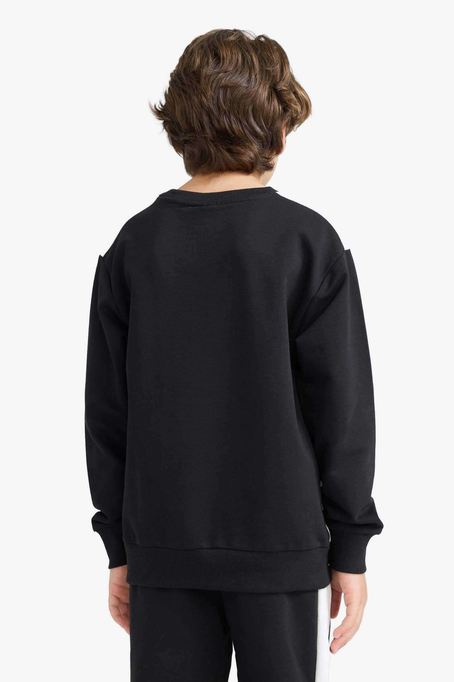 سويت شيرت ولادي قصة عادية بياخة مستديرة