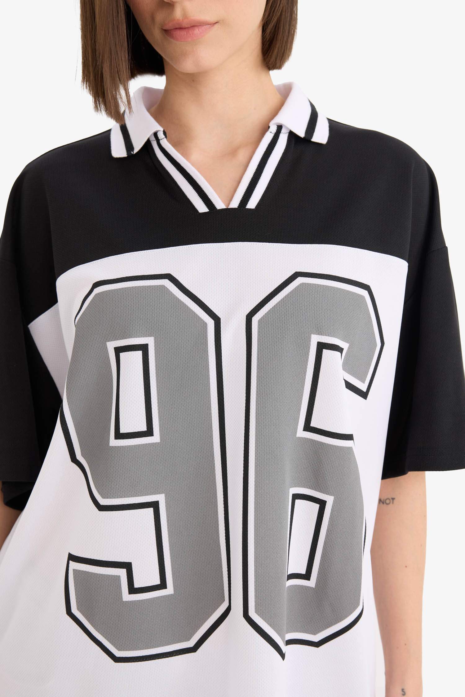 Coool Oversize Geniş Kalıp Polo Yaka Baskılı Forma Kumaşı Kısa Kollu Tişört