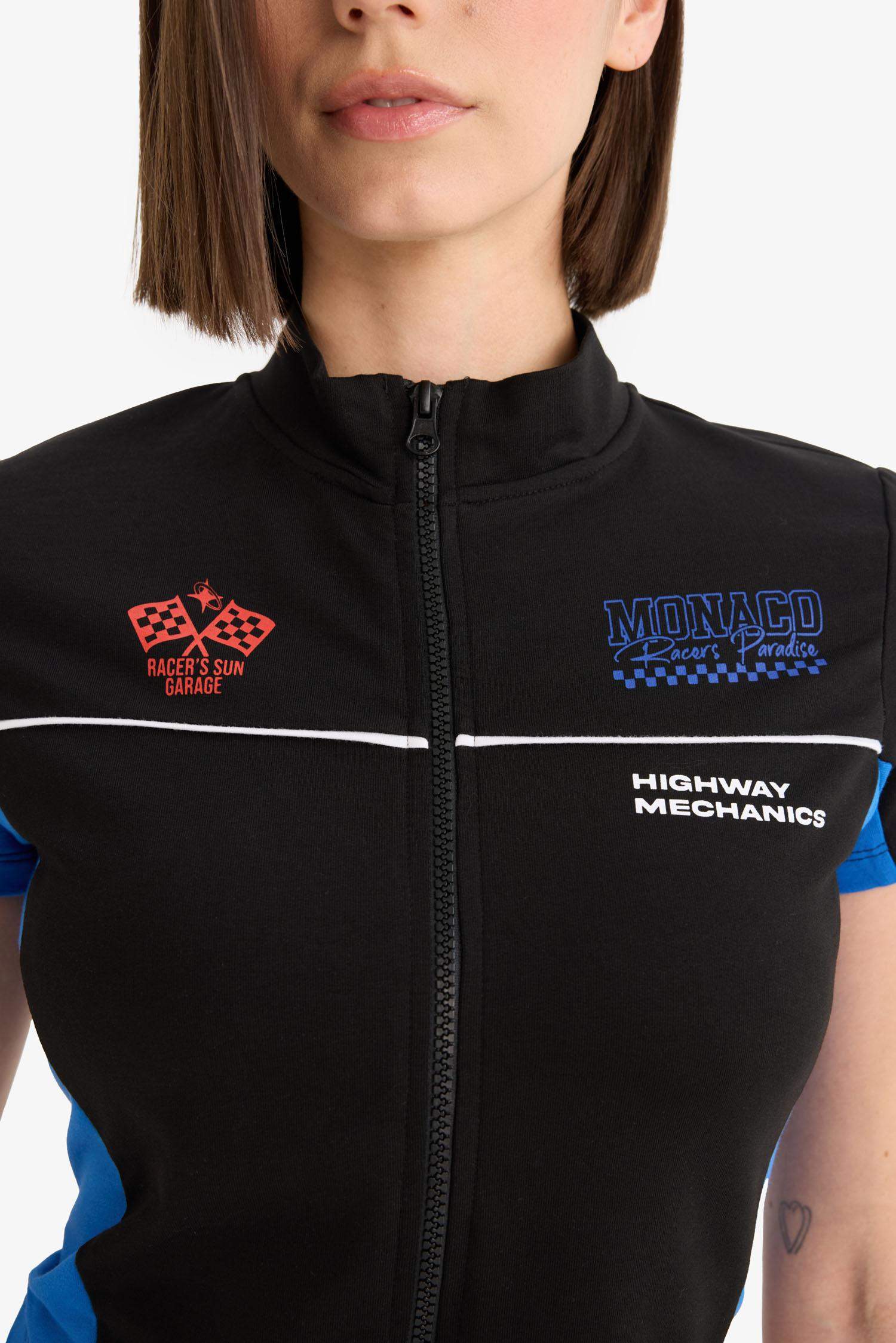 Fitted Fermuarlı Dik Yaka Baskılı Kısa Kollu Hırka