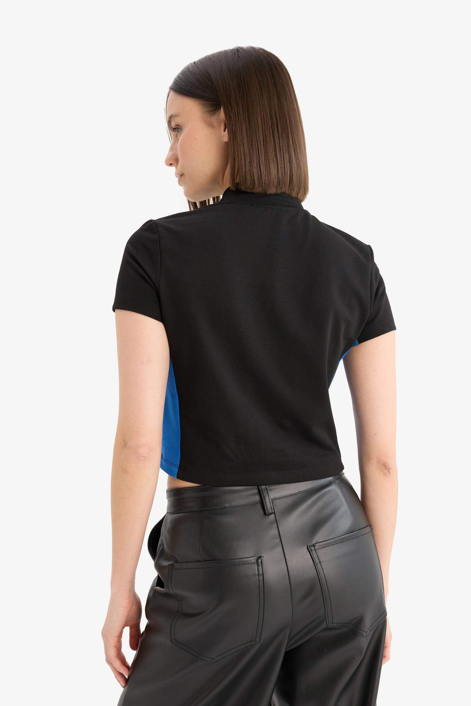 Fitted Fermuarlı Dik Yaka Baskılı Kısa Kollu Hırka