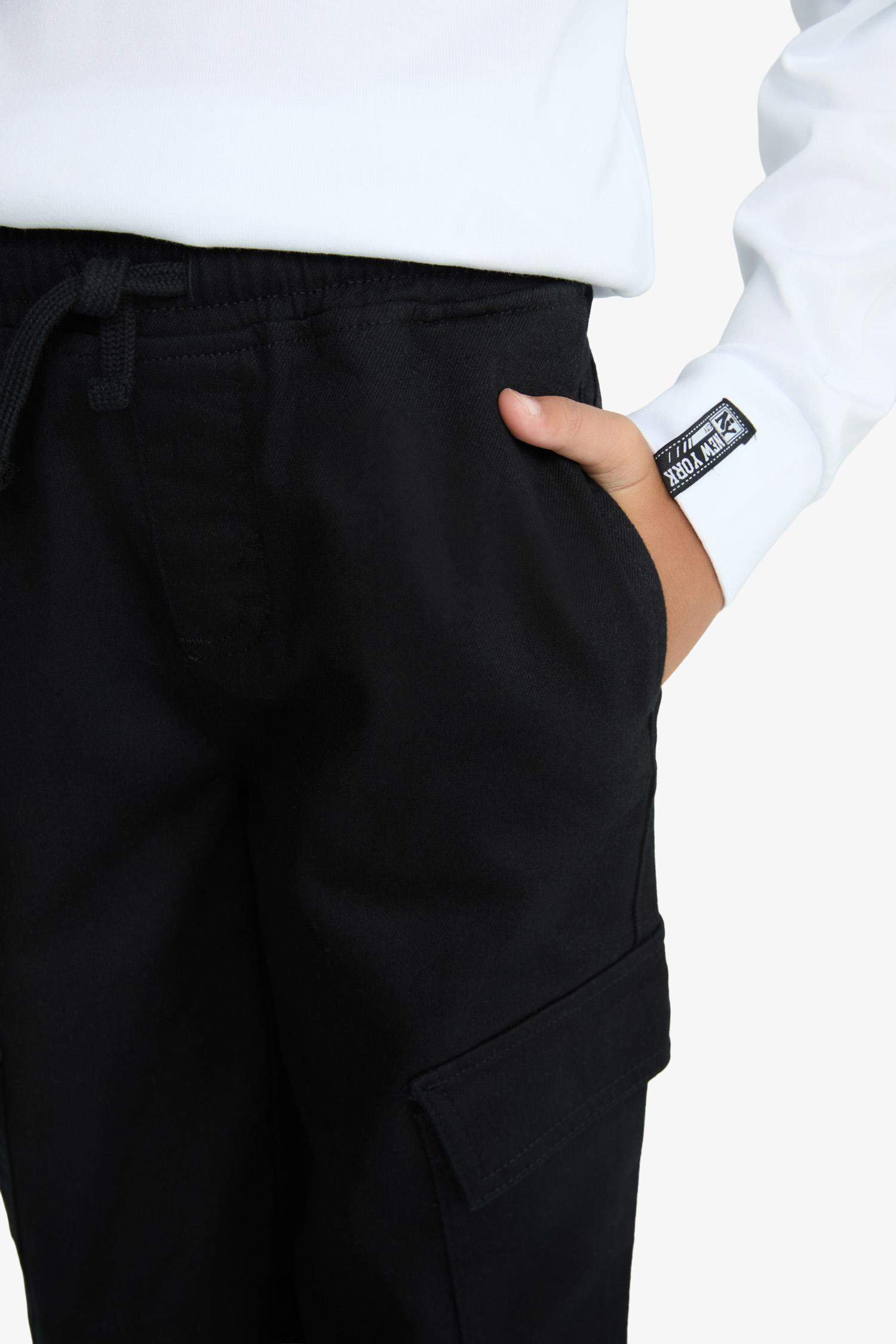 بنطلون جوجر أولادي من قماش جاباردين