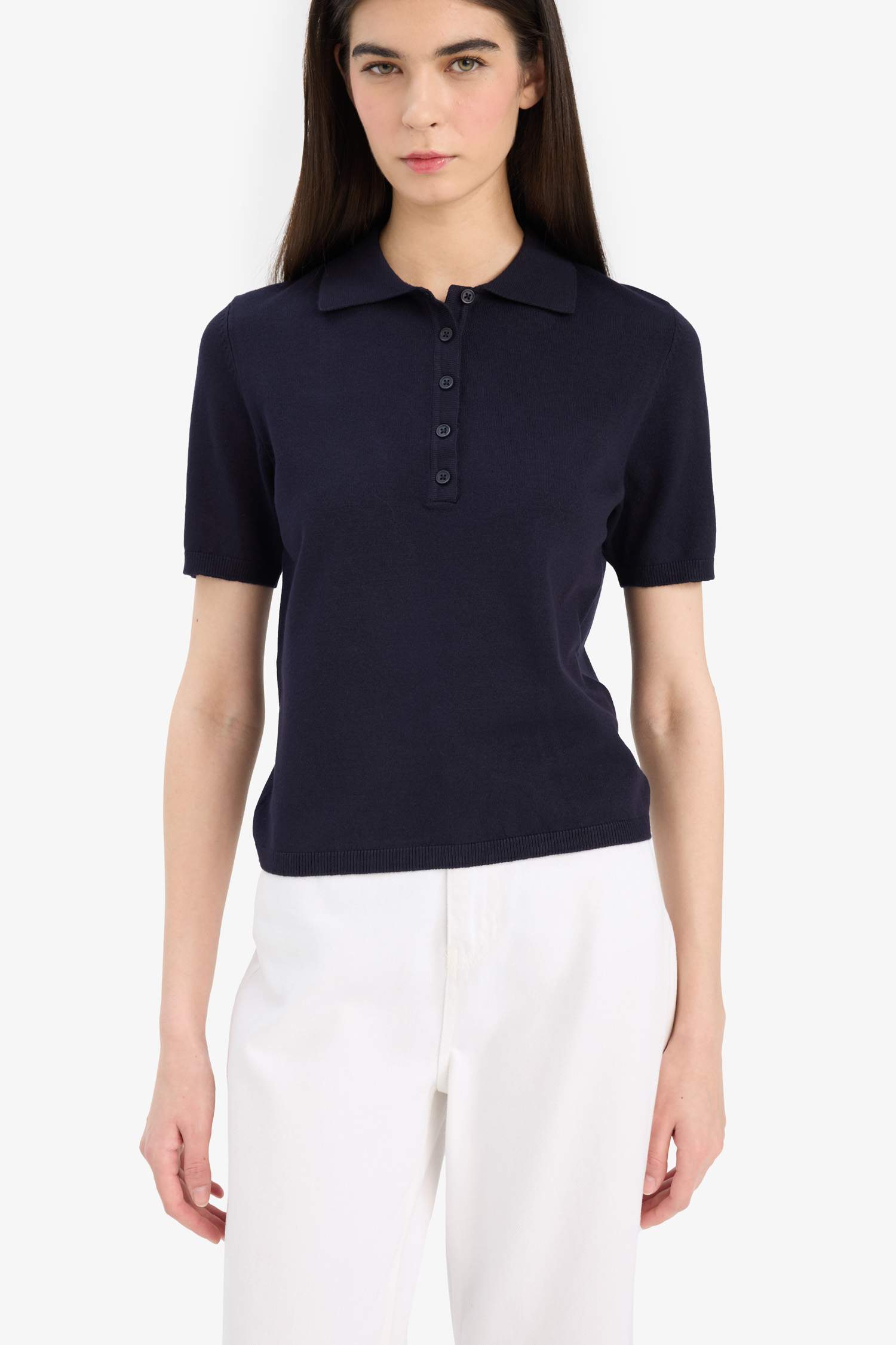 Приталенный трикотажный свитер с воротником-поло