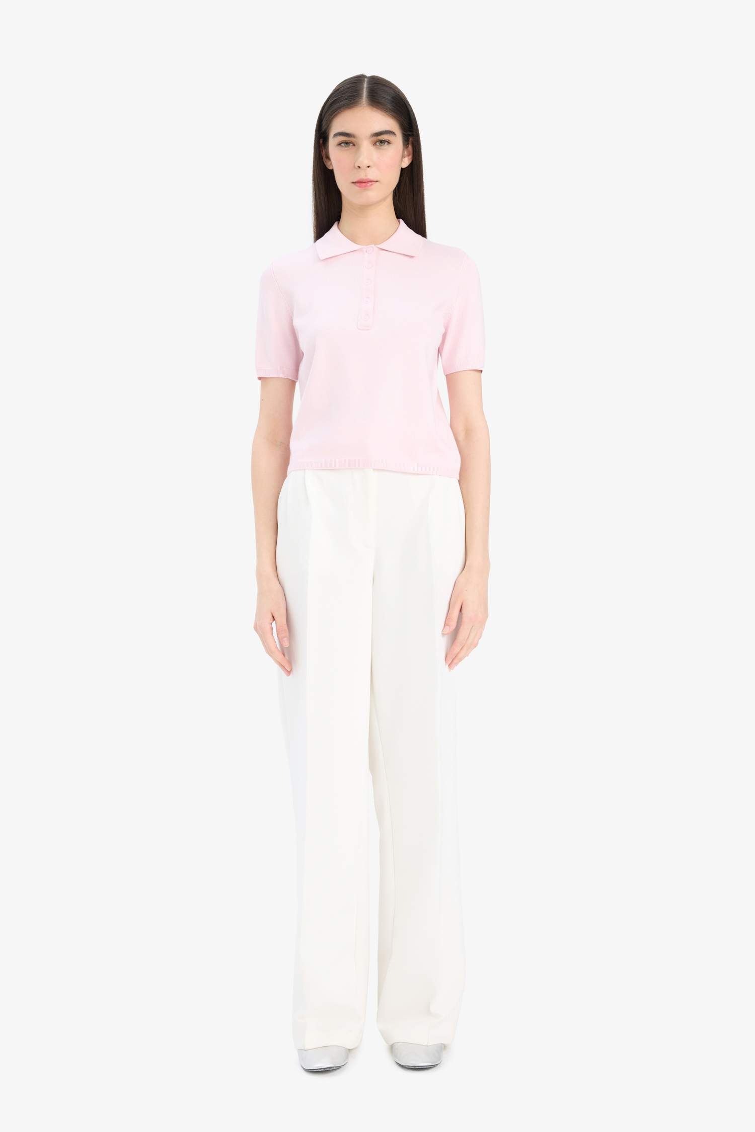 Приталенный трикотажный свитер с воротником-поло