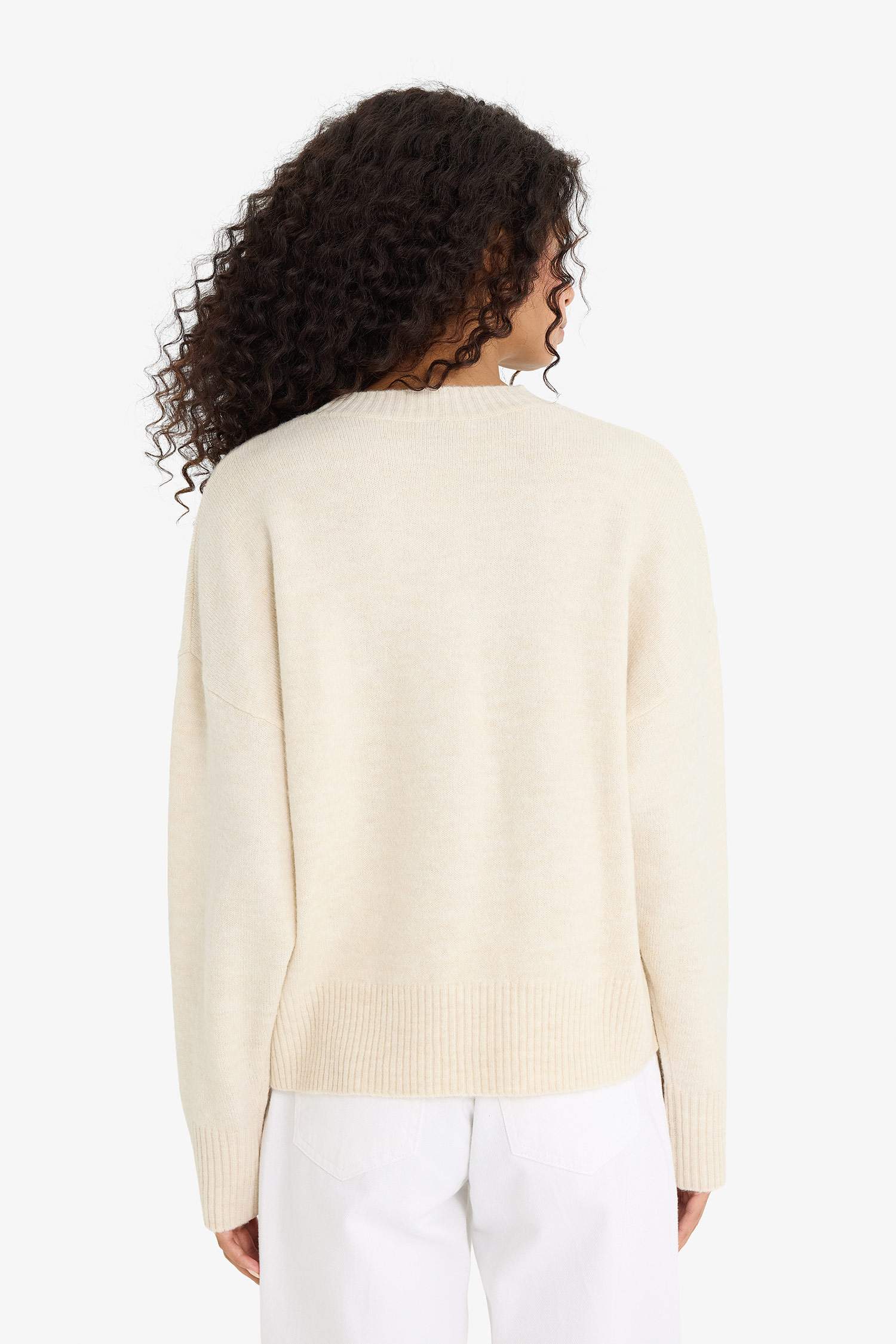 Трикотажный свитер Oversize с круглым вырезом