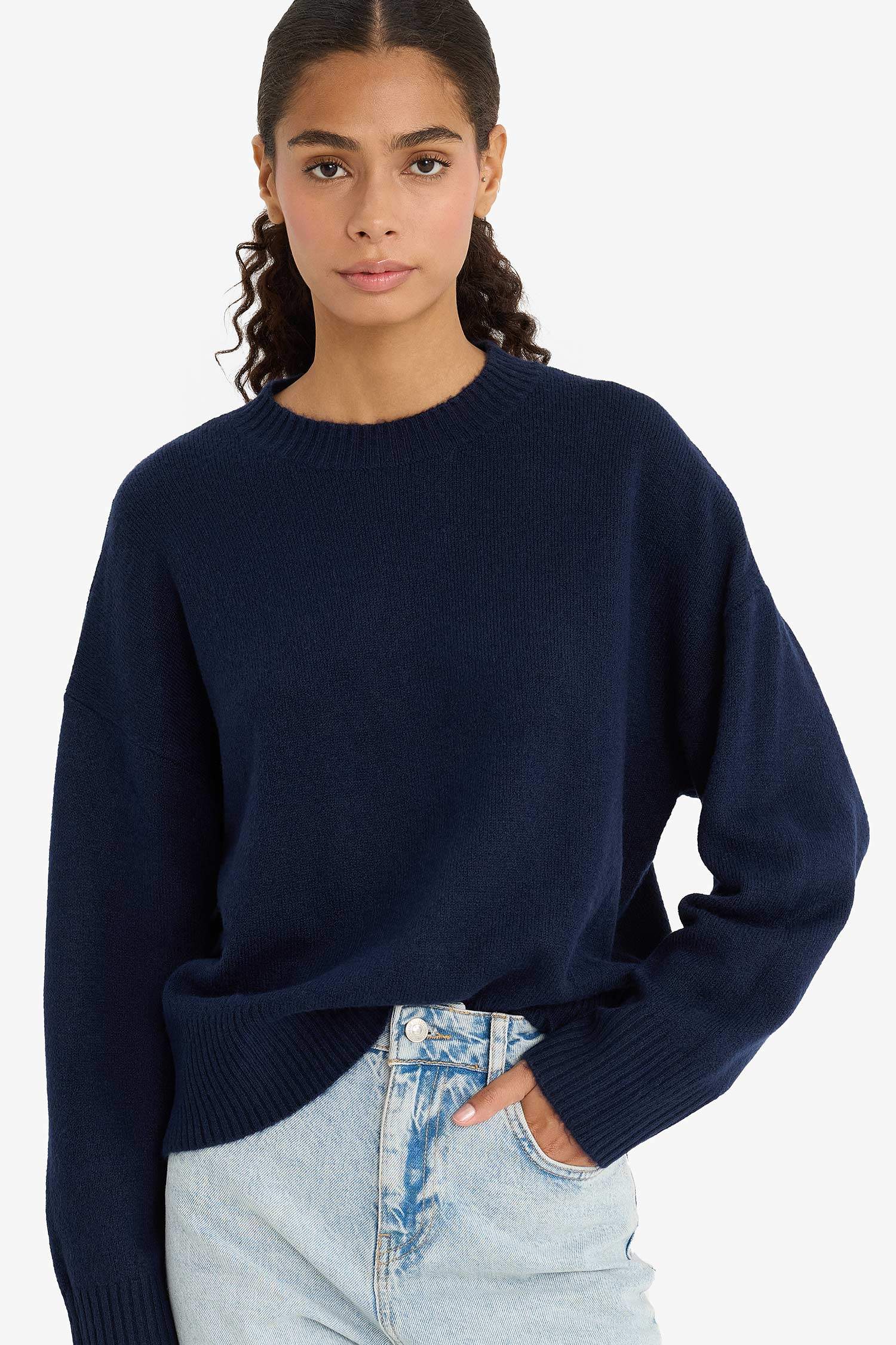 Трикотажный свитер Oversize с круглым вырезом