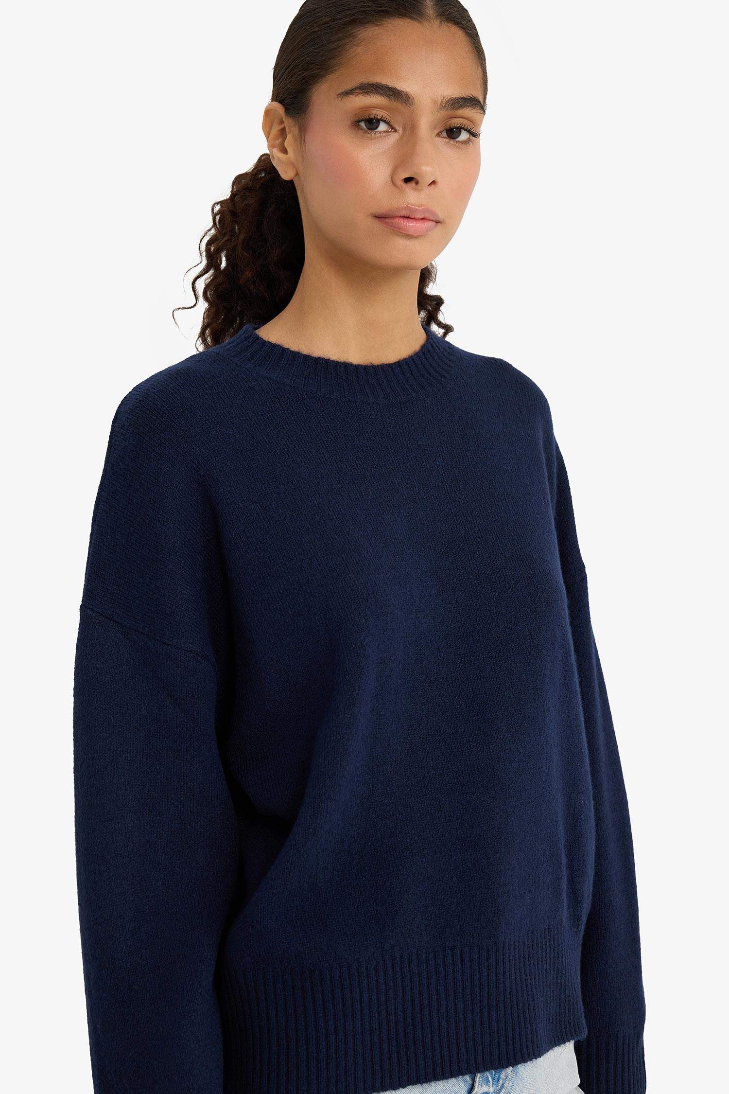 Трикотажный свитер Oversize с круглым вырезом